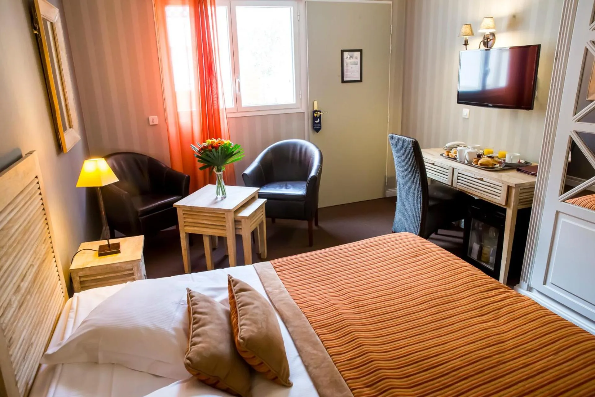 Property building, Bed in Almoria Hôtel & SPA