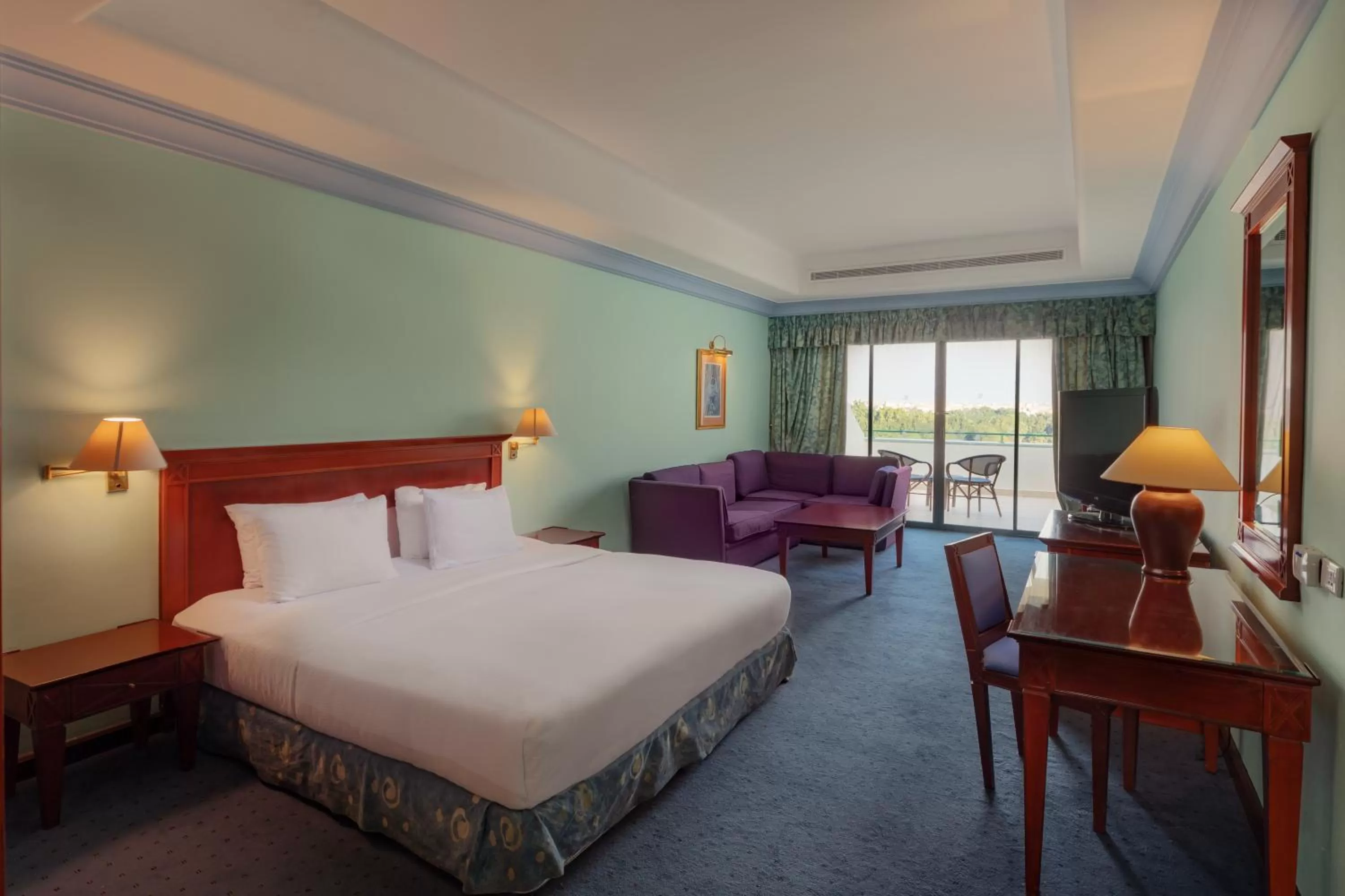 Coffee/tea facilities, Bed in Hilton Pyramids Golf