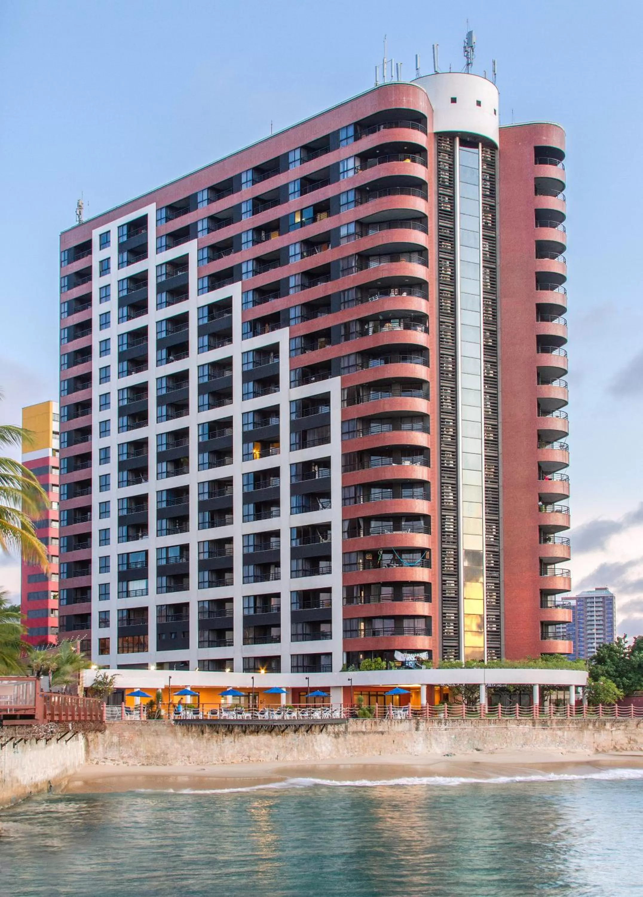 Facade/entrance in Iate Plaza Hotel