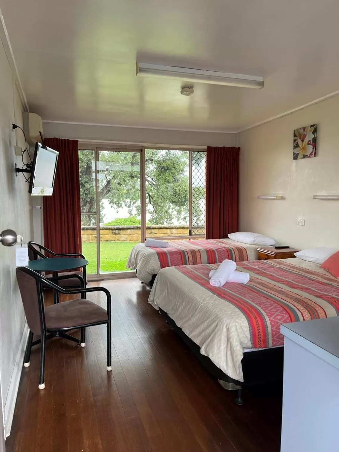 River view, Bed in Crown Hotel Motel