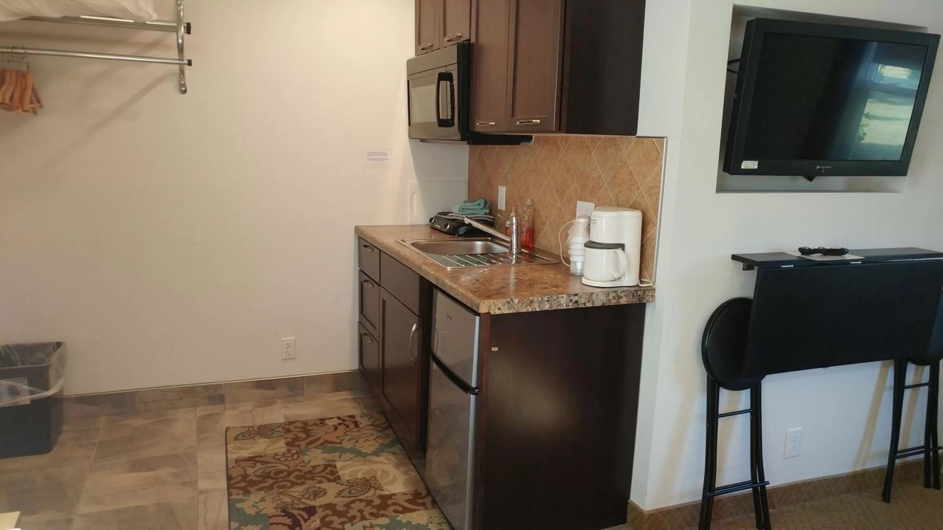 Kitchen or kitchenette in Motel 57