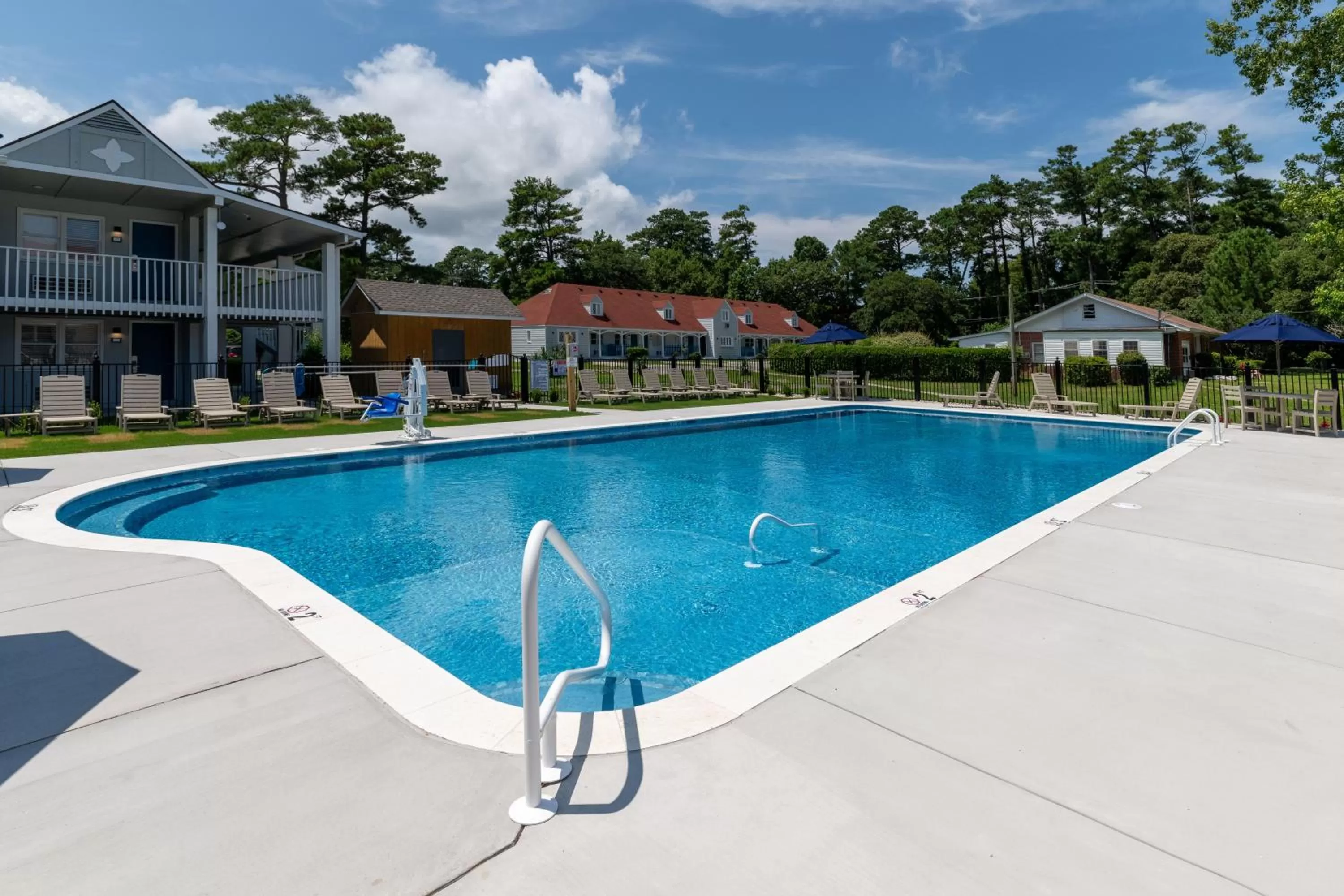 Swimming pool in Hotel Manteo, Trademark Collection by Wyndham