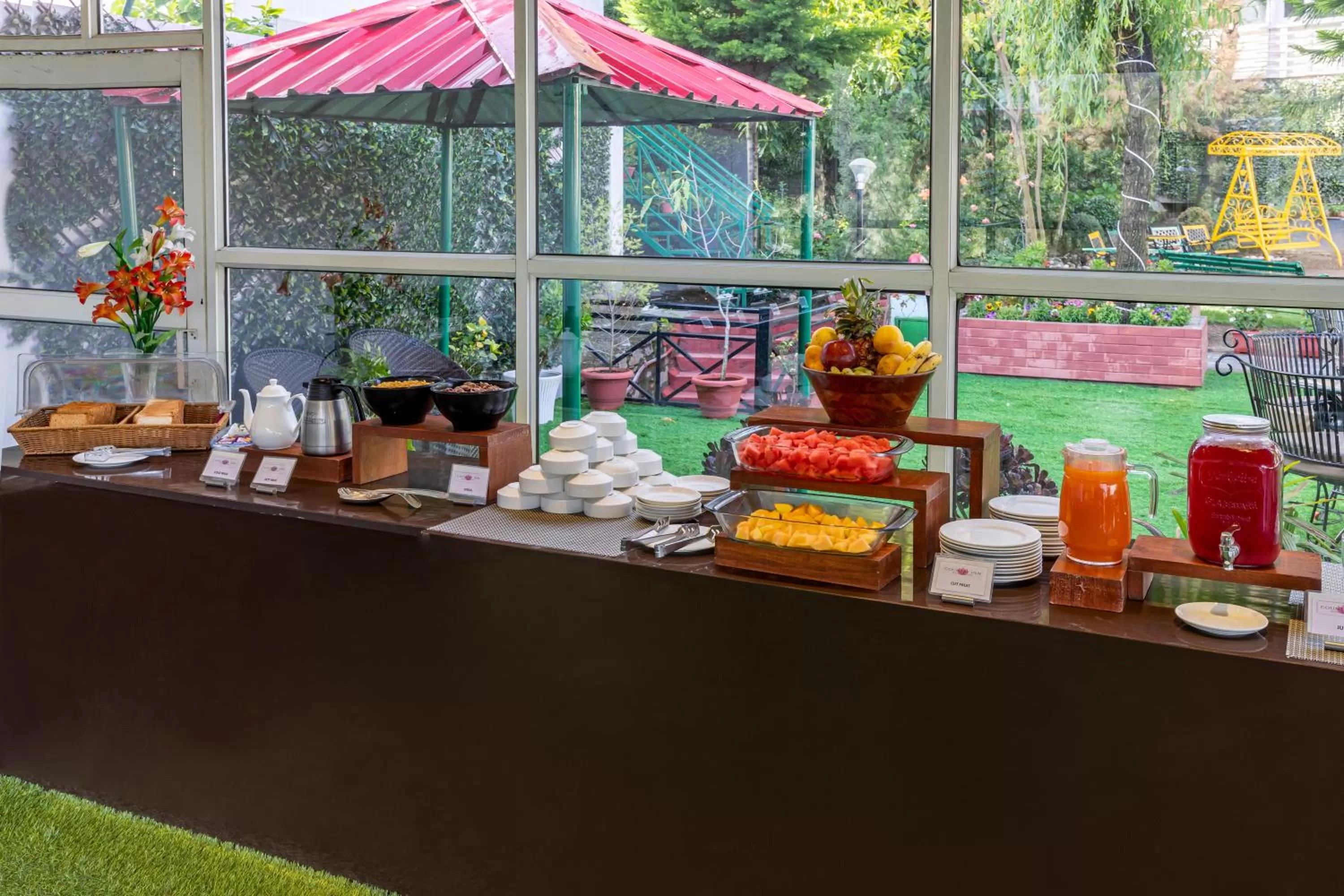 Restaurant/places to eat in Maple Resort Chail