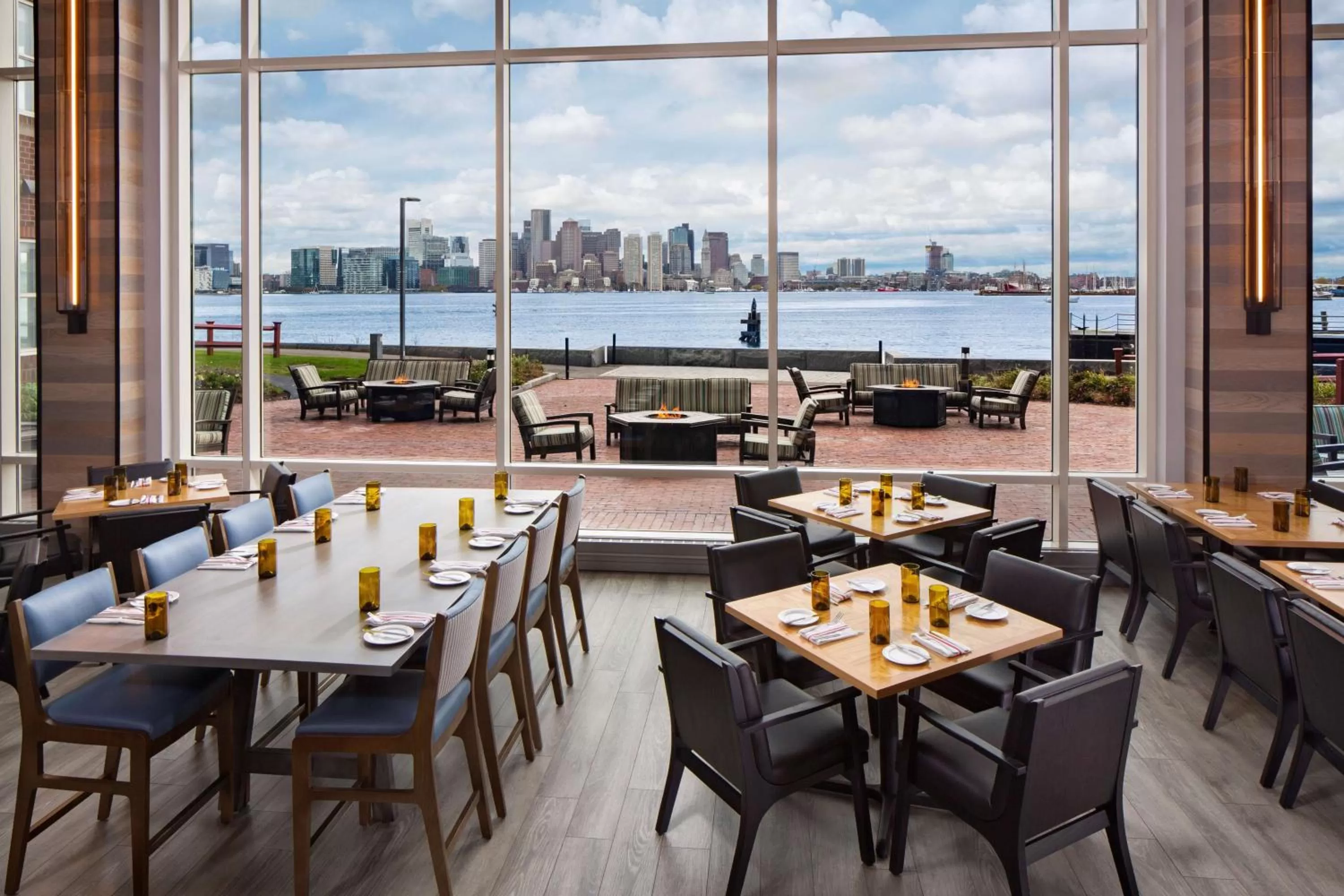 Restaurant/places to eat in Hyatt Regency Boston Harbor