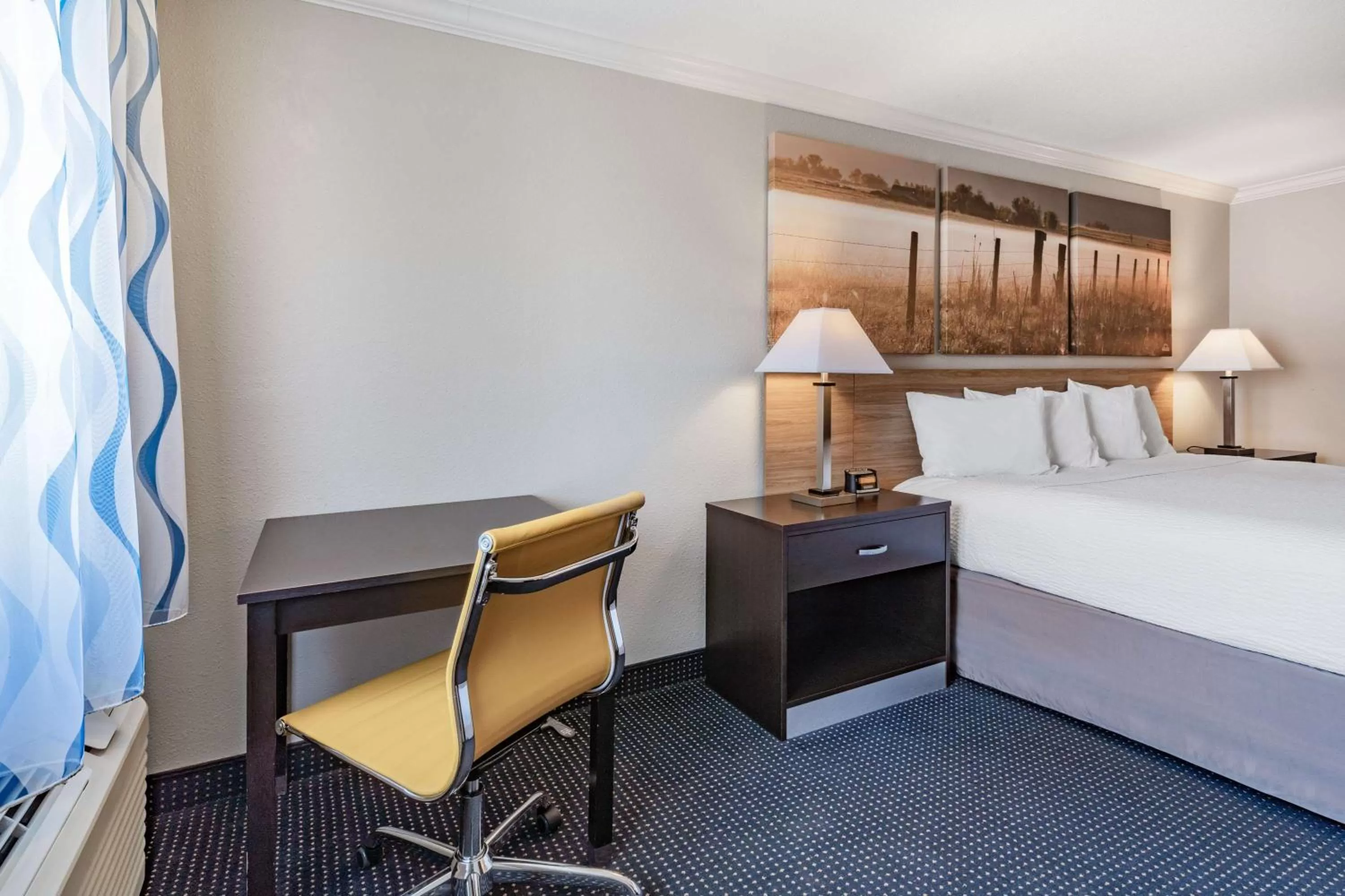 Bedroom, Bed in Days Inn by Wyndham Winnemucca