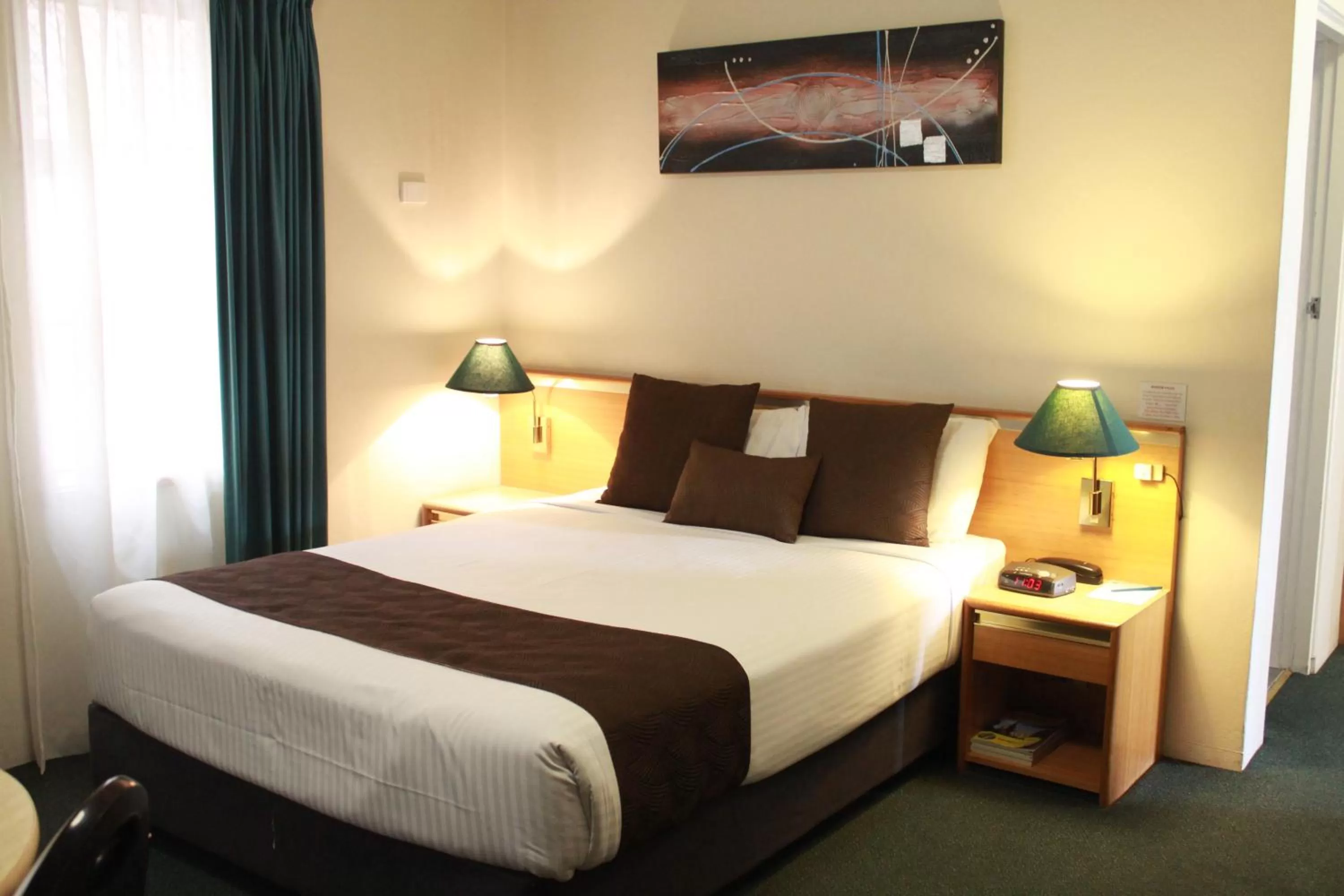 Bed in Mid City Motor Inn Singleton