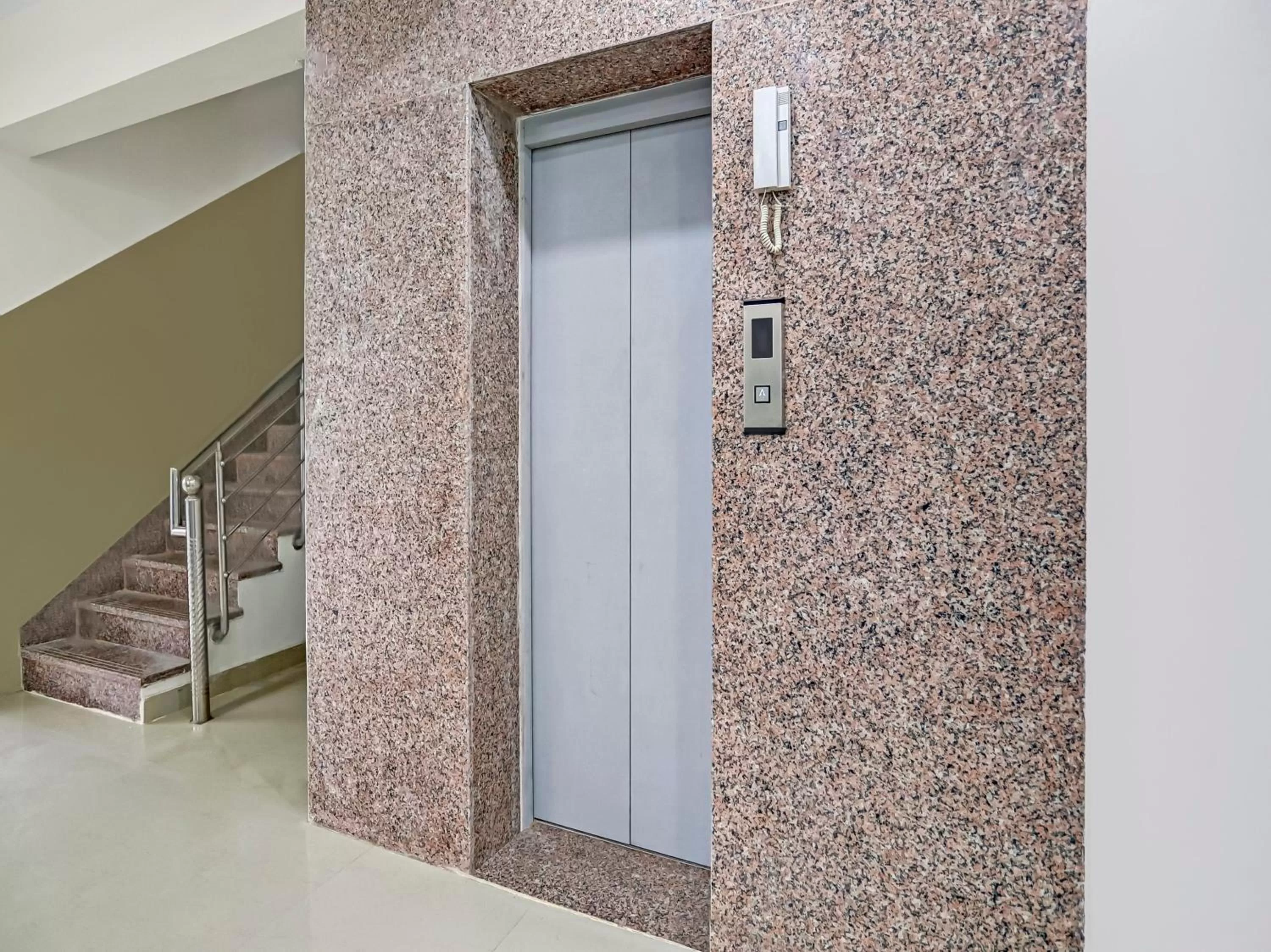 elevator in The Vertigo