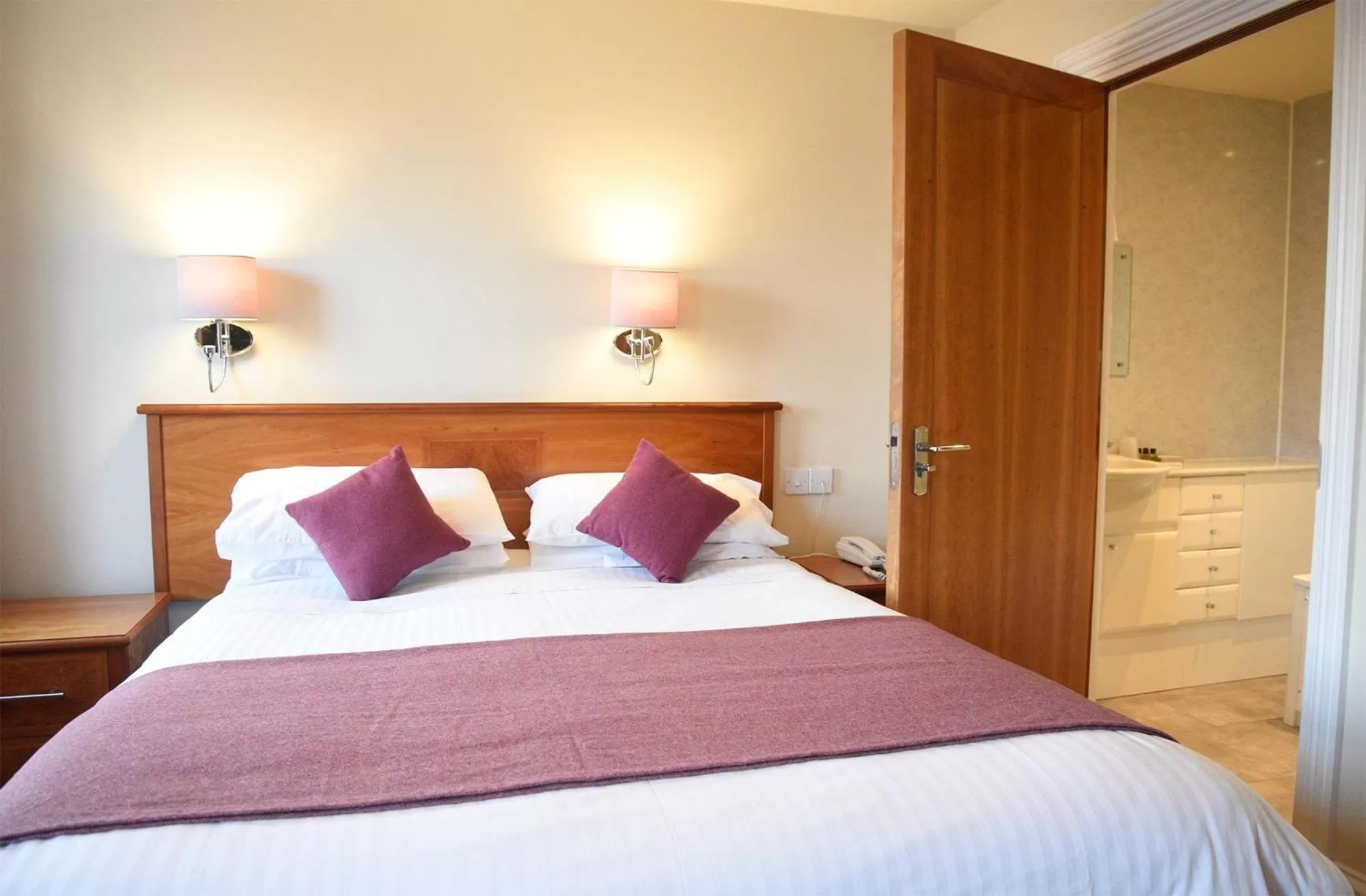 Bed in The Royal Hotel