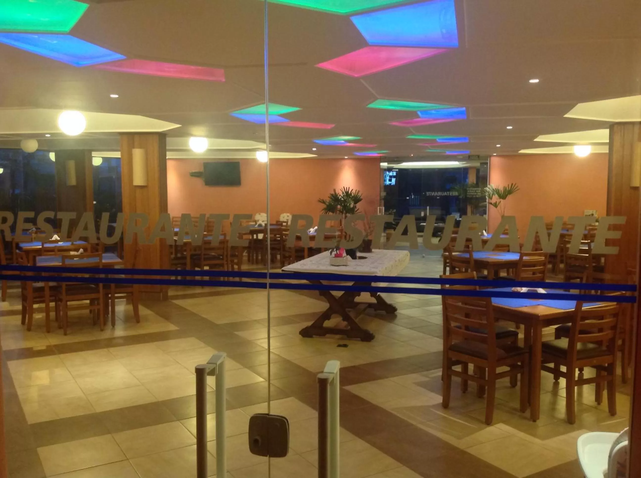 Restaurant/places to eat in Hotel Santamaria