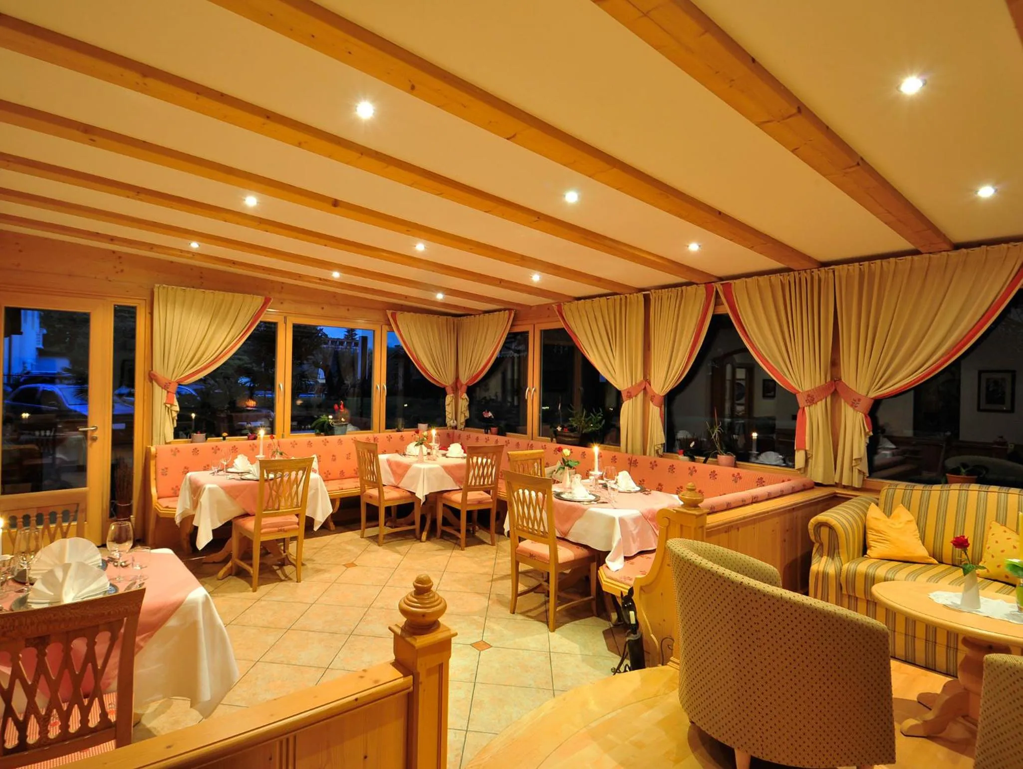 Restaurant/places to eat in Hotel Jasmin