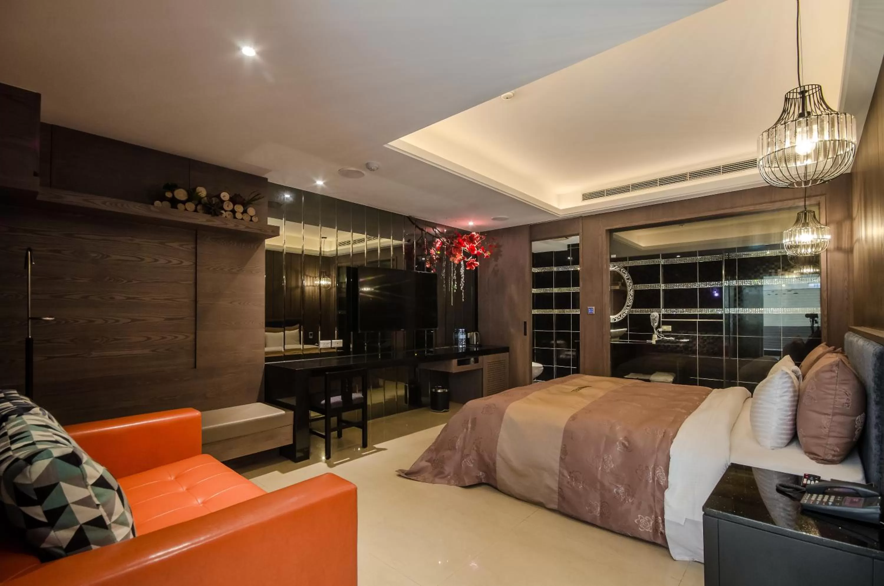 Communal lounge/ TV room, Bed in Hola Motel