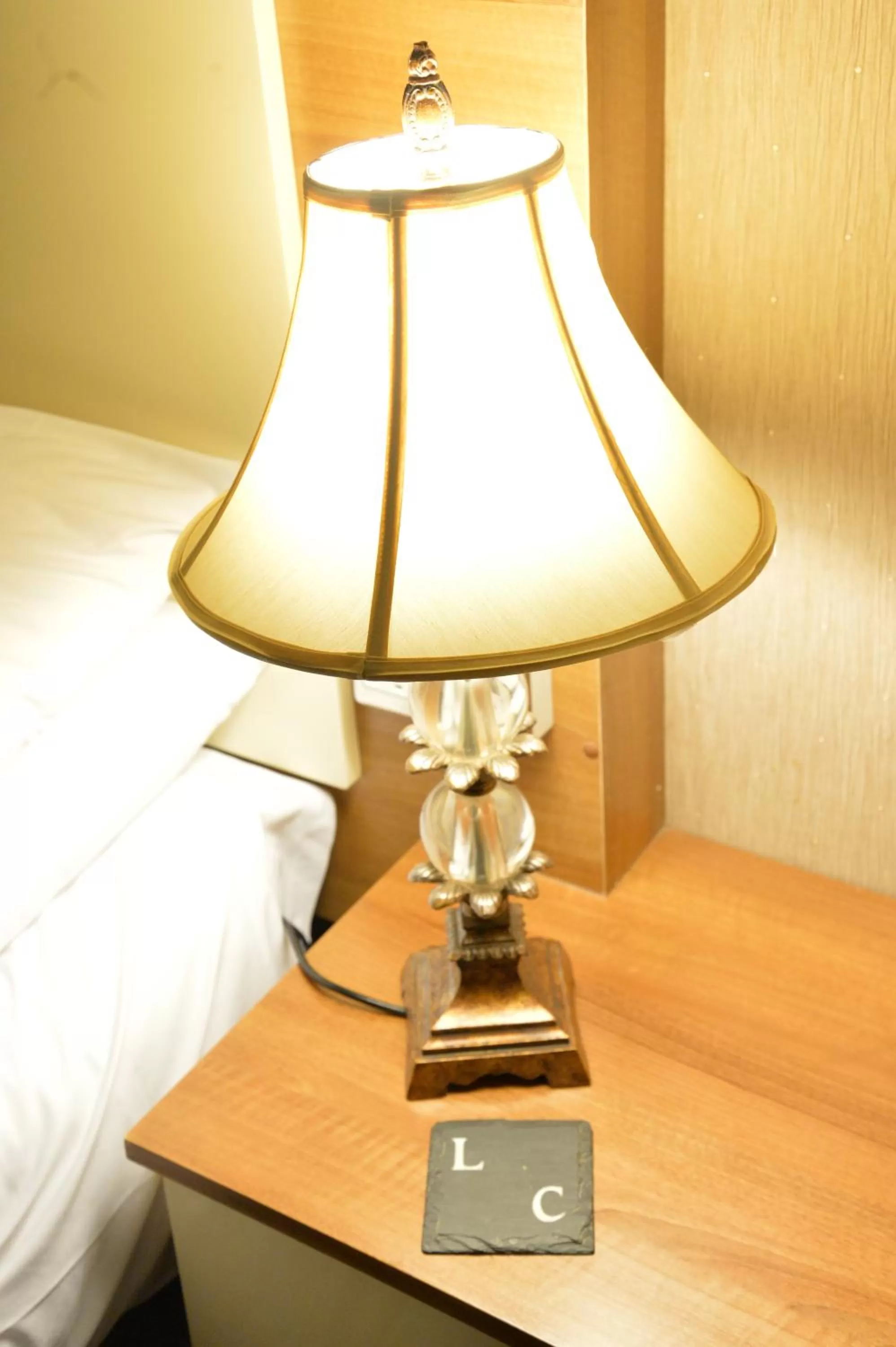 Bed in Lauriston & Lawton Court Hotel