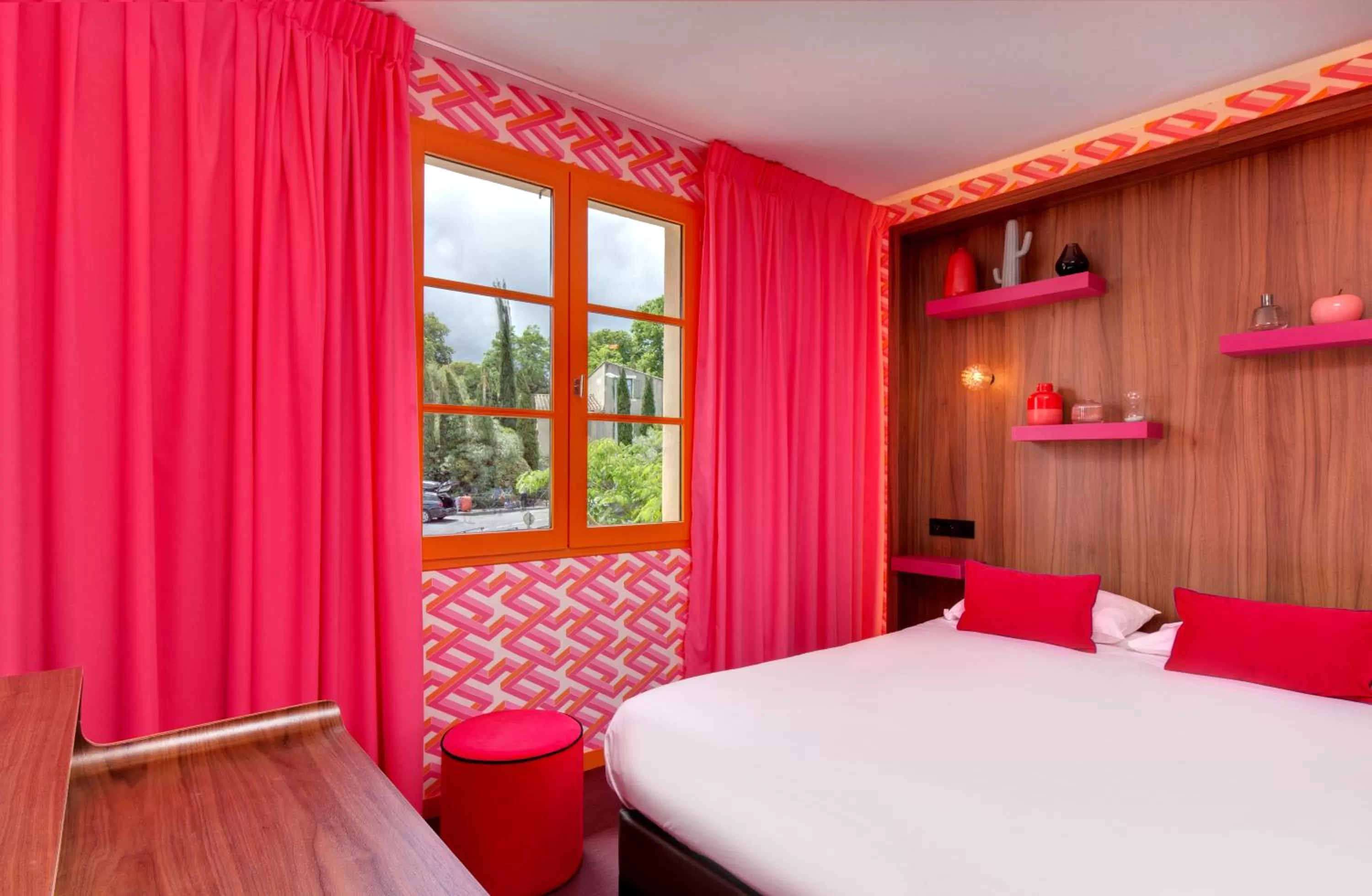 Bed in Hôtel Montmorency & Spa