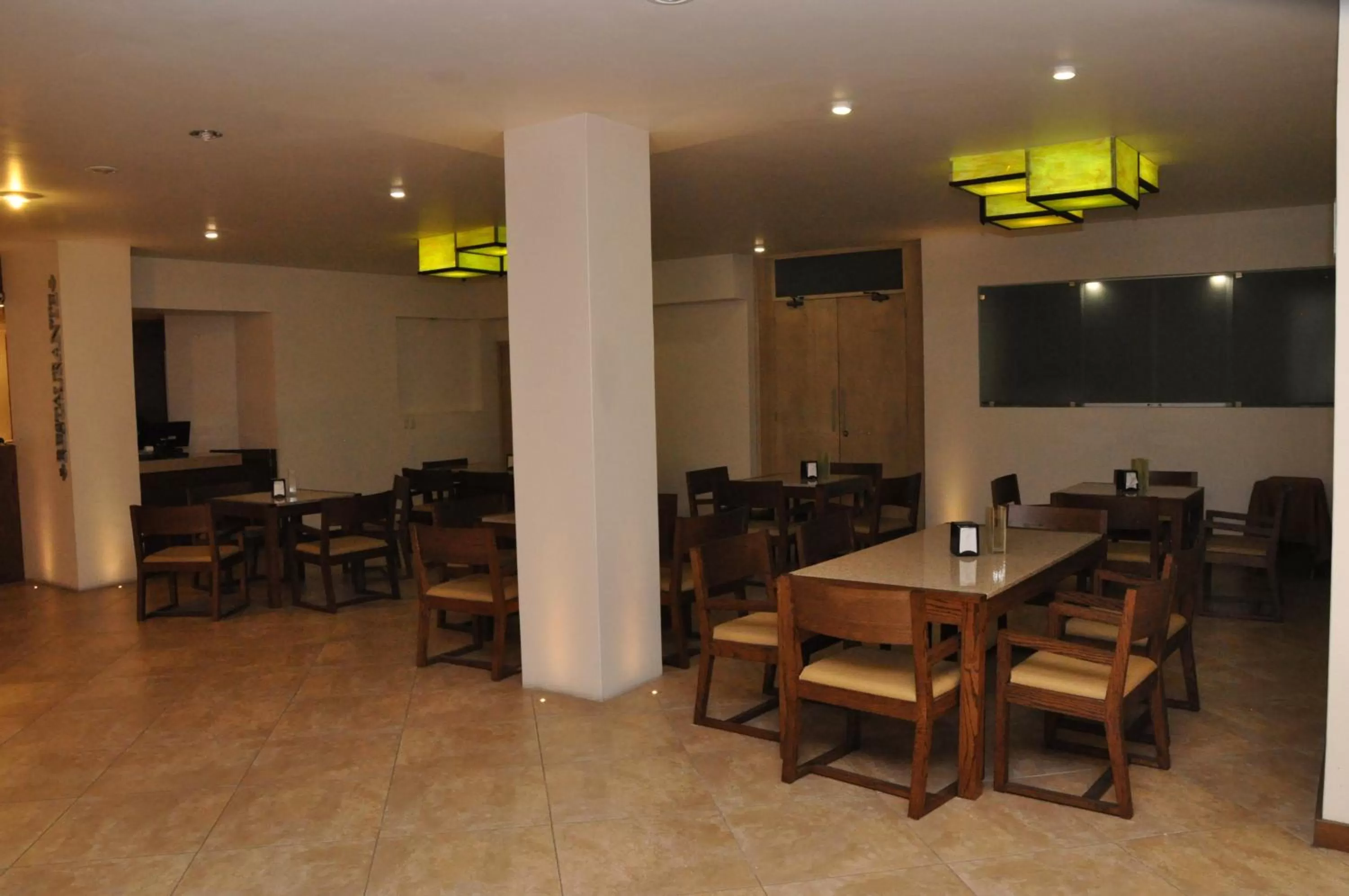 Restaurant/places to eat in Hotel El Monte