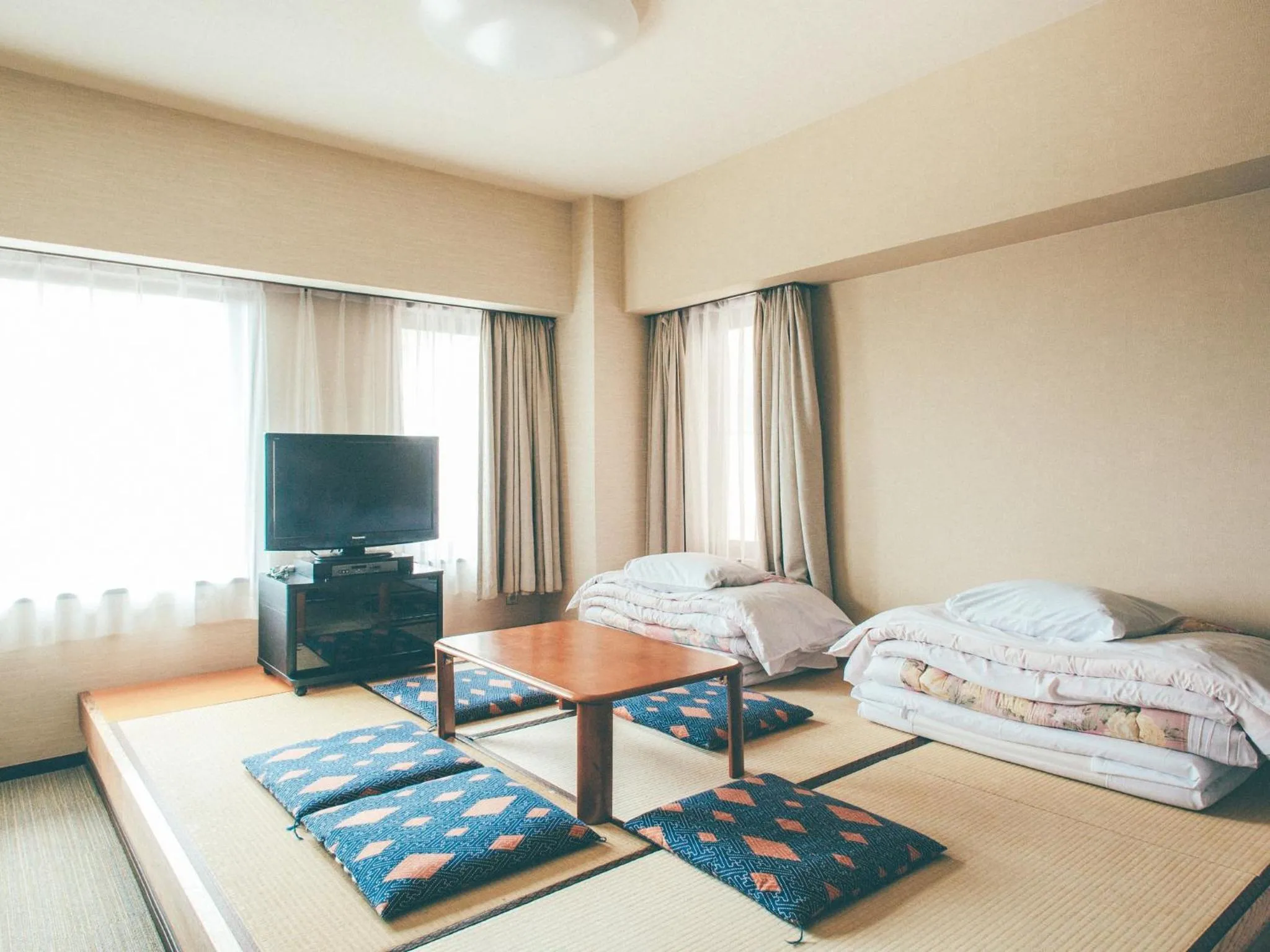 Photo of the whole room, Bed in Kanazawa Kokusai Hotel