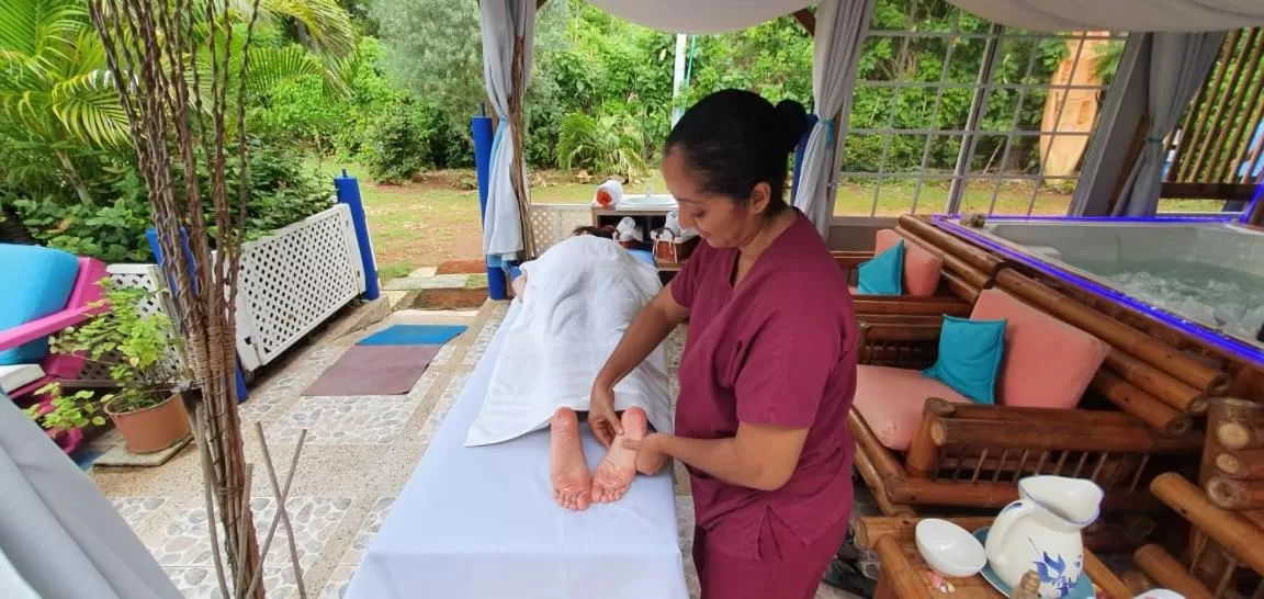 Massage in Casa Royal Palm Inn