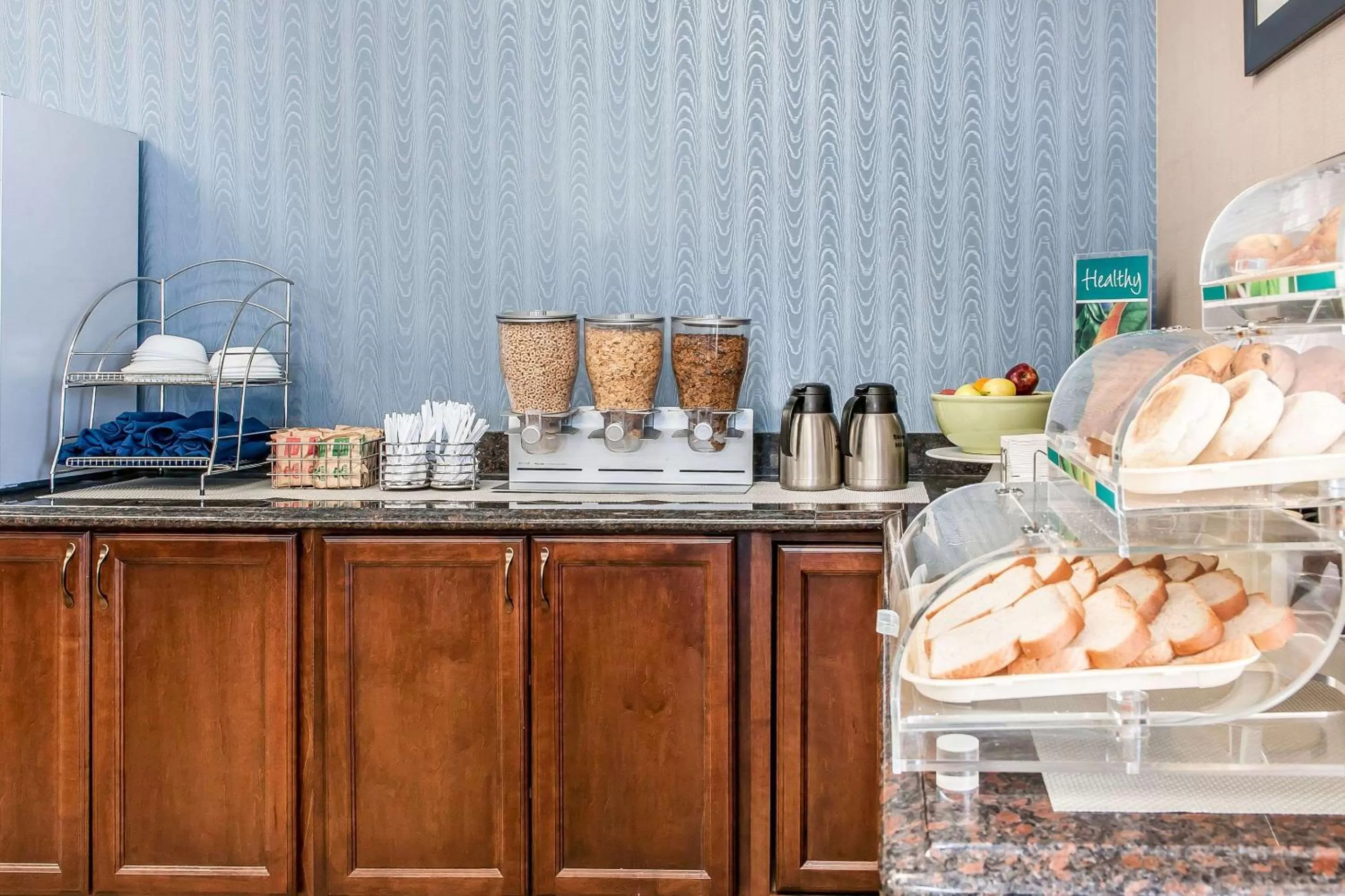 Restaurant/places to eat in Quality Inn Findlay