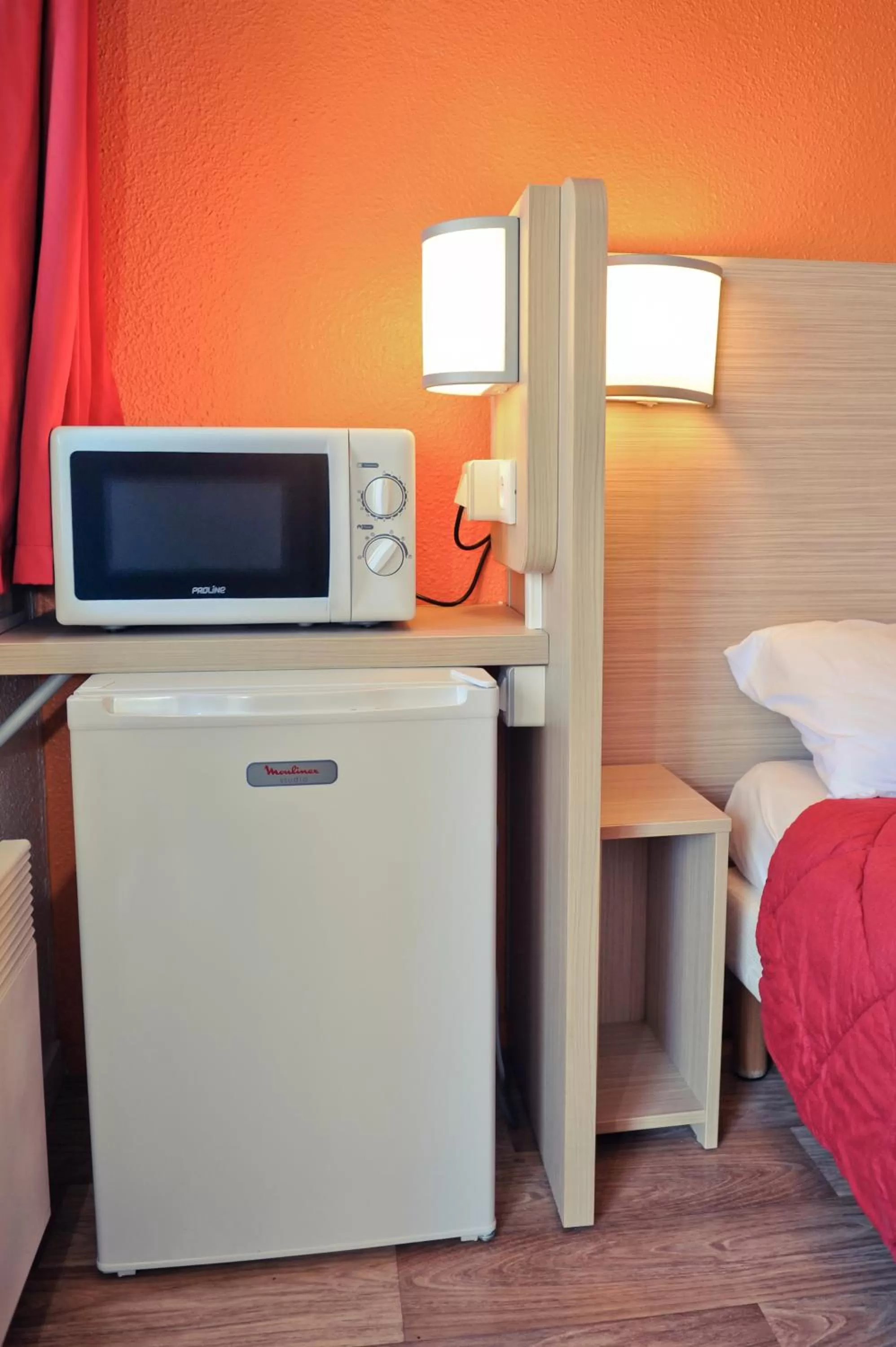 Kitchen or kitchenette, Bed in Premiere Classe Beauvais