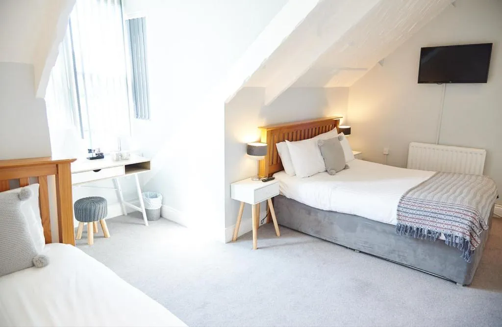 Photo of the whole room in Kenilworth Hotel