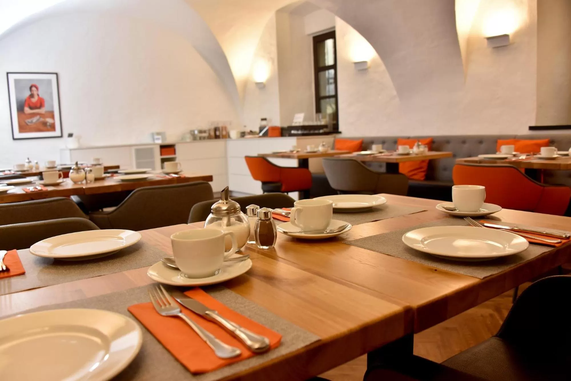 Restaurant/places to eat in Hotel Maxplatz