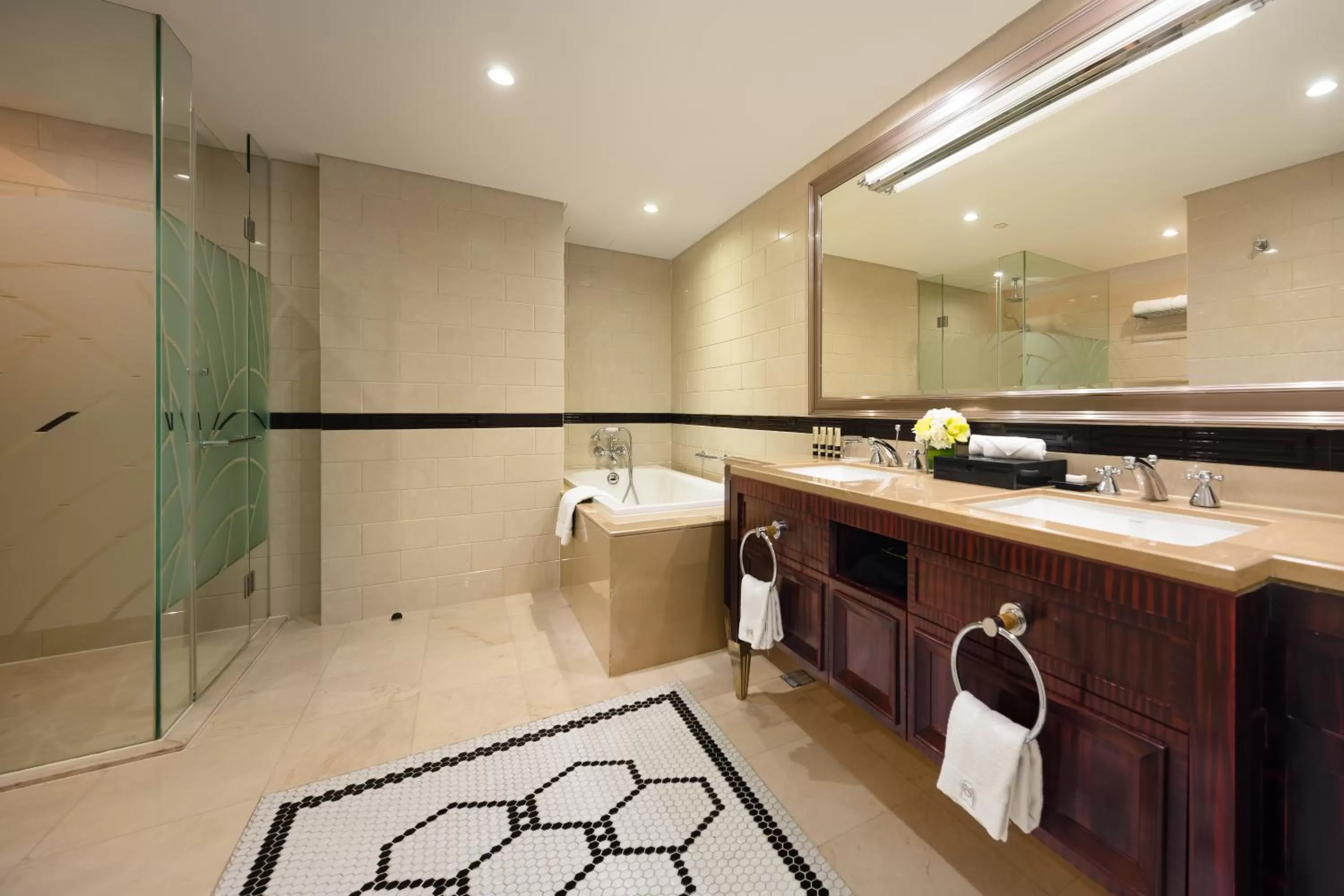 Paramount Gallery Hotel