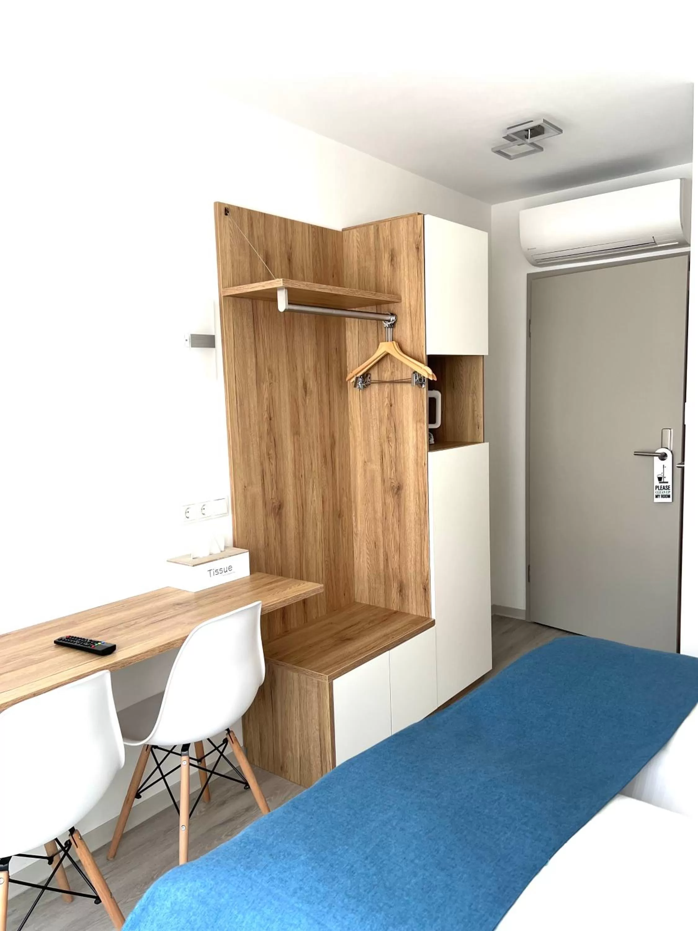 Photo of the whole room in Hotel 83