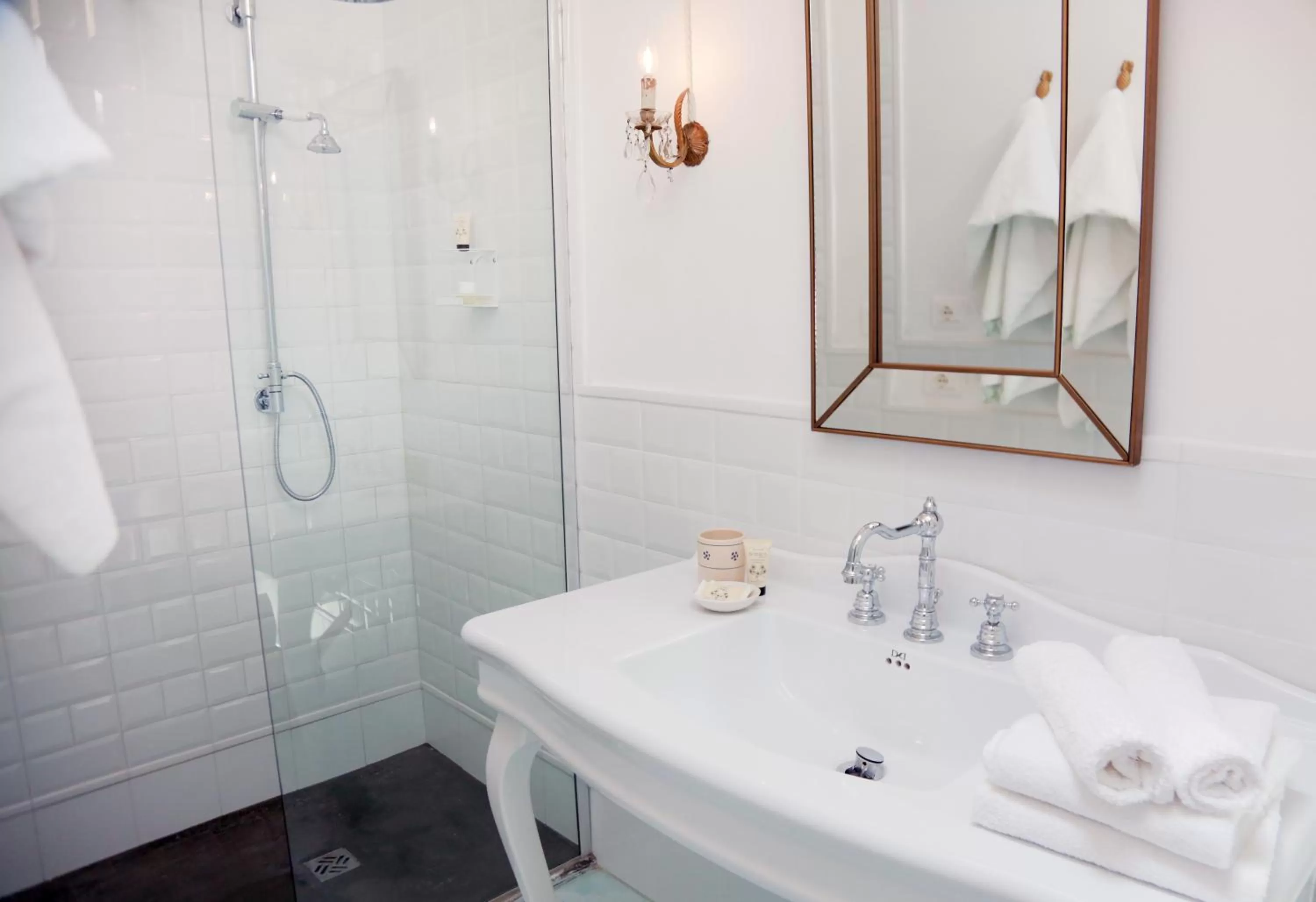 Shower, Bathroom in dimore di portadibasso