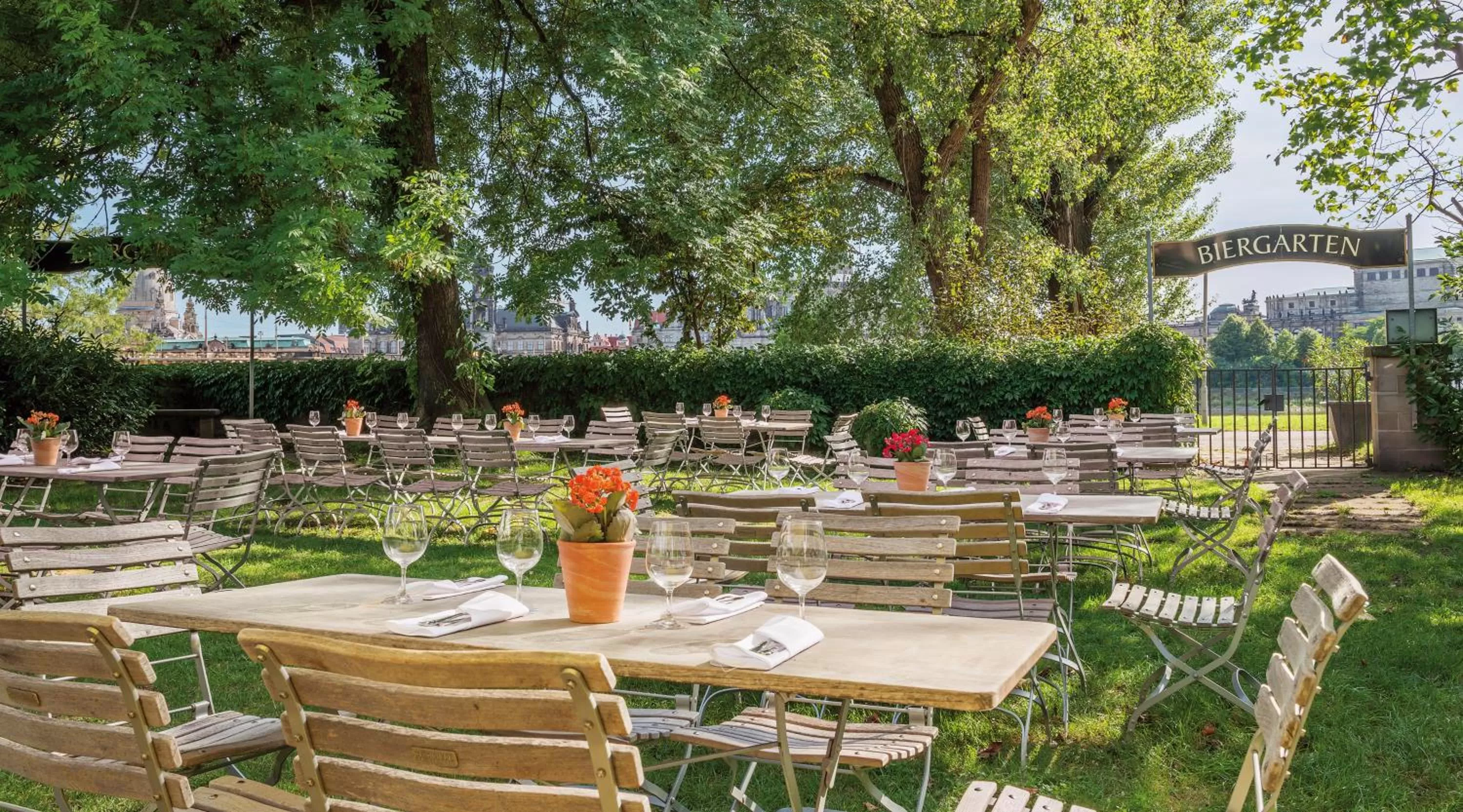 Restaurant/places to eat in Bilderberg Bellevue Hotel Dresden