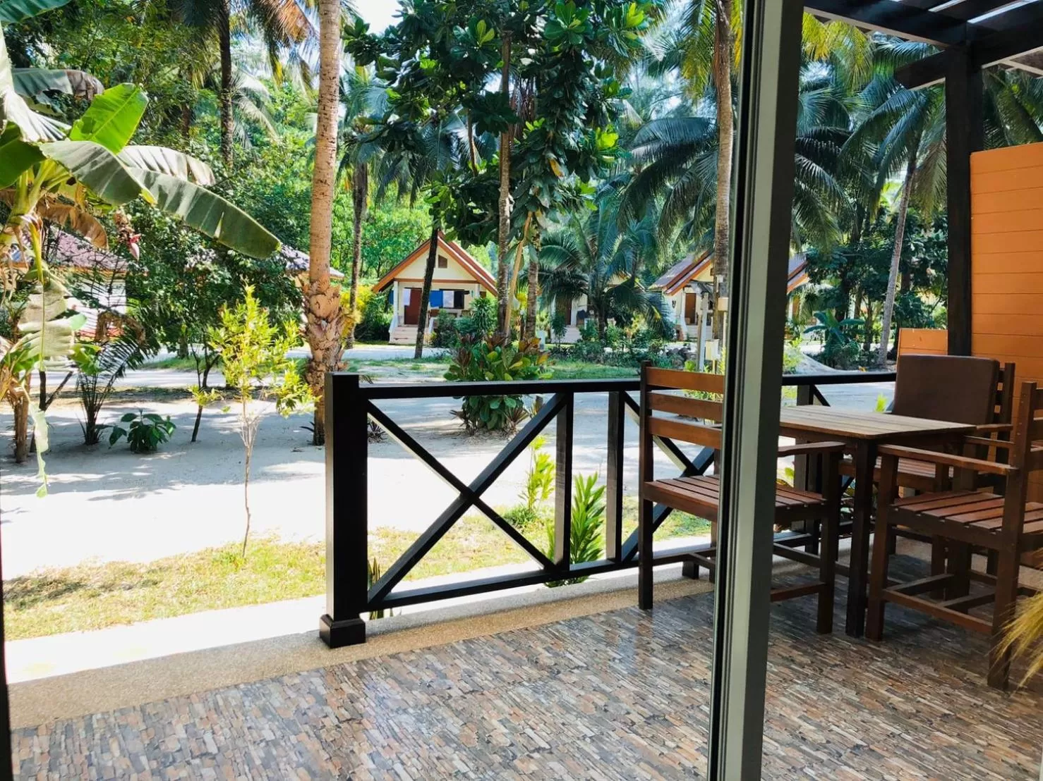 Ao Thong beach Bungalows