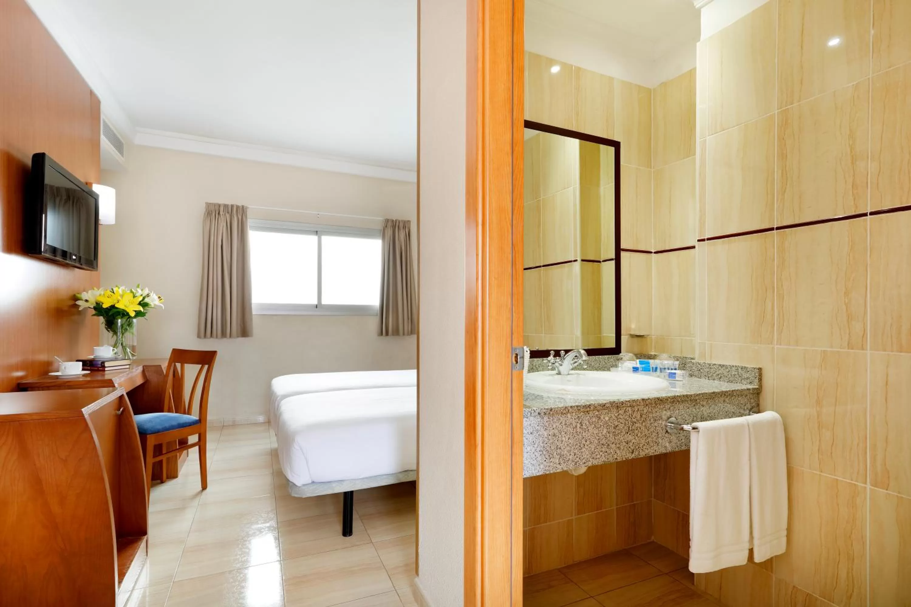 Bathroom, Bed in Crisol Alisios Canteras