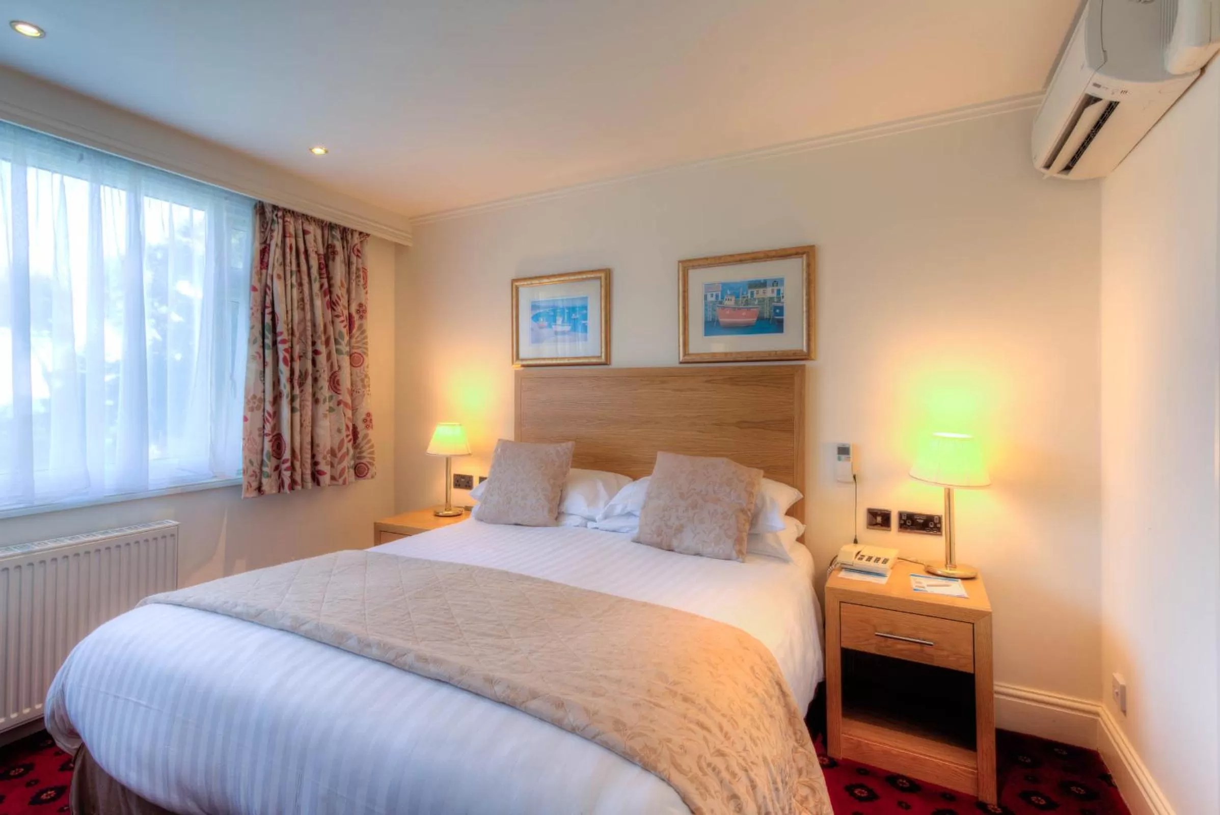 Bedroom, Bed in Langstone Cliff Hotel