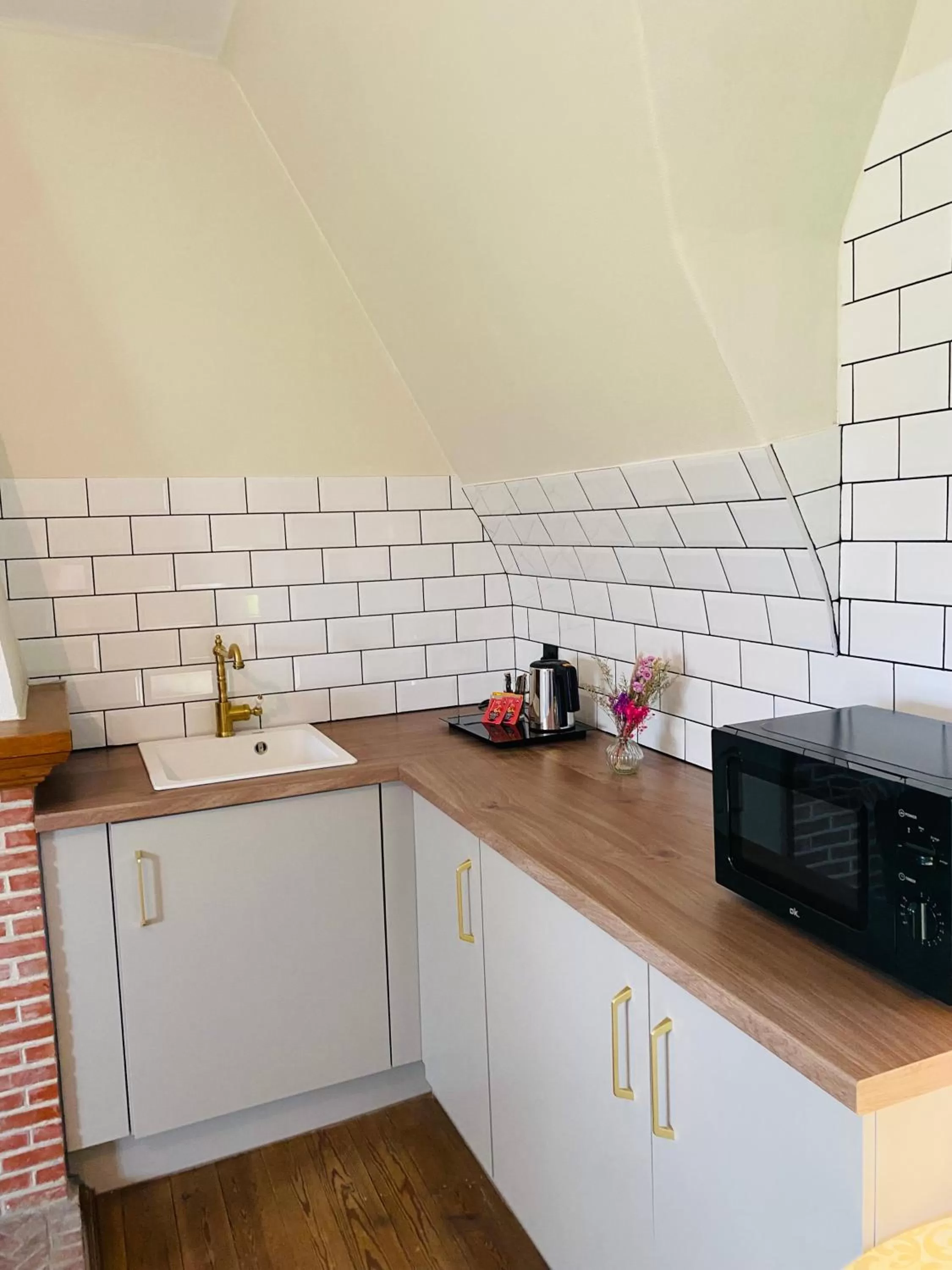 Bedroom, Kitchen/Kitchenette in Villa La Dune - Ontbijt & parking inclusief