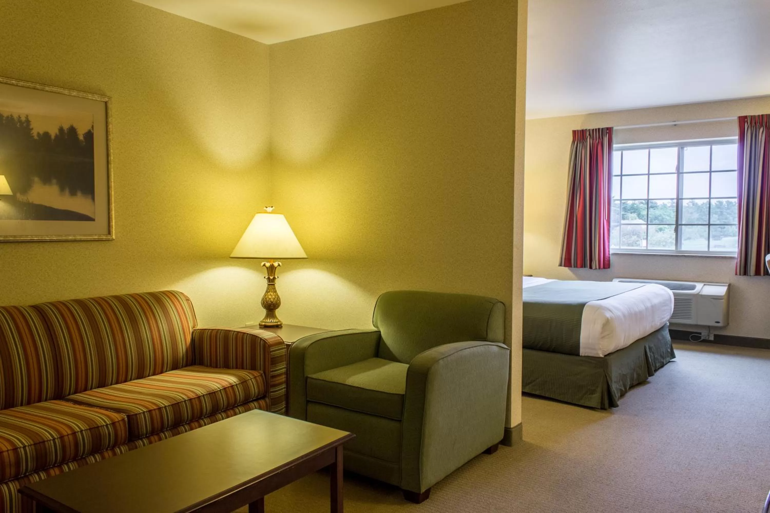 King Suite - Non-Smoking in Boarders Inn & Suites by Cobblestone Hotels - Shawano