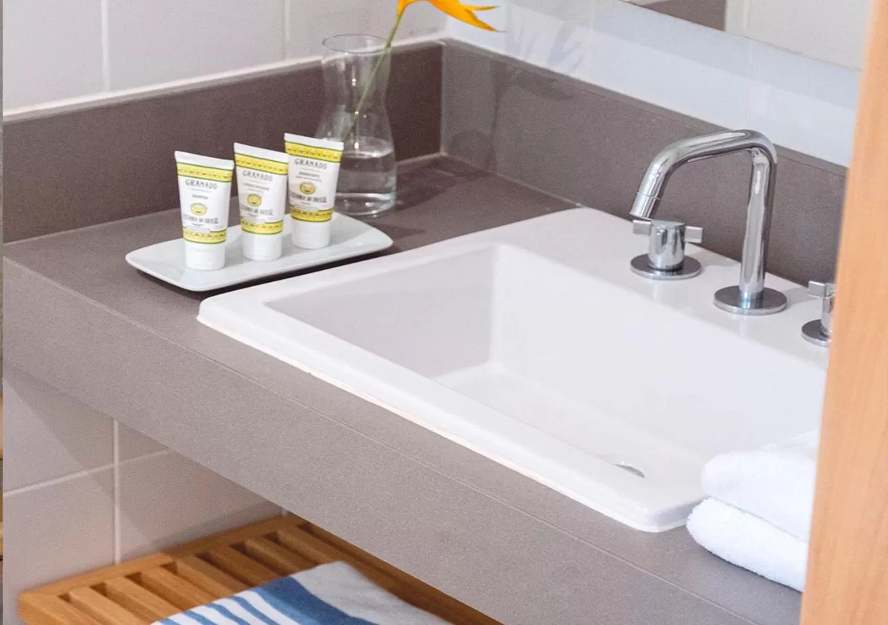 Bathroom in Ipanema Inn Hotel