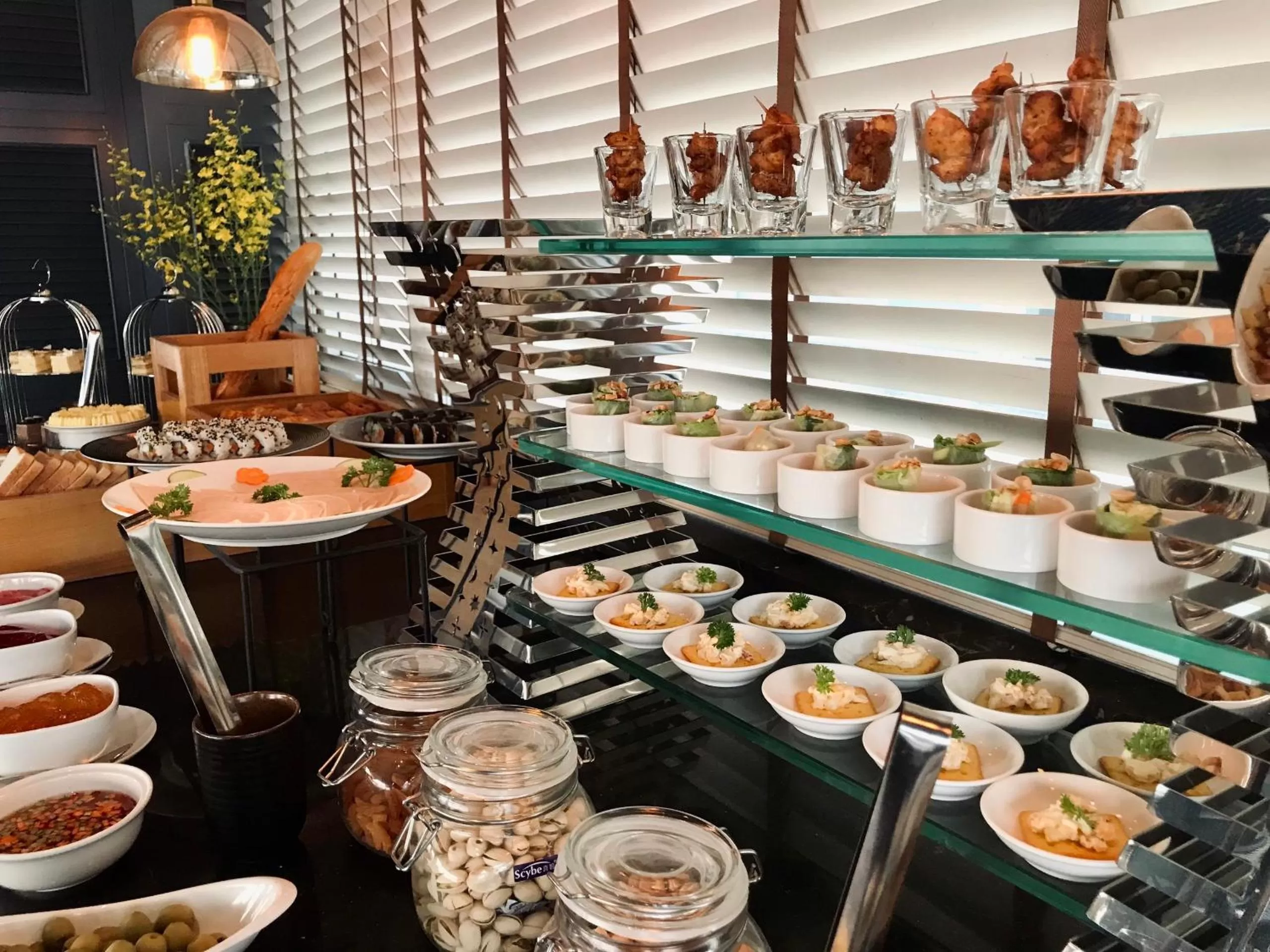 Restaurant/places to eat in La Nueva Boutique Hotel Hanoi & Spa