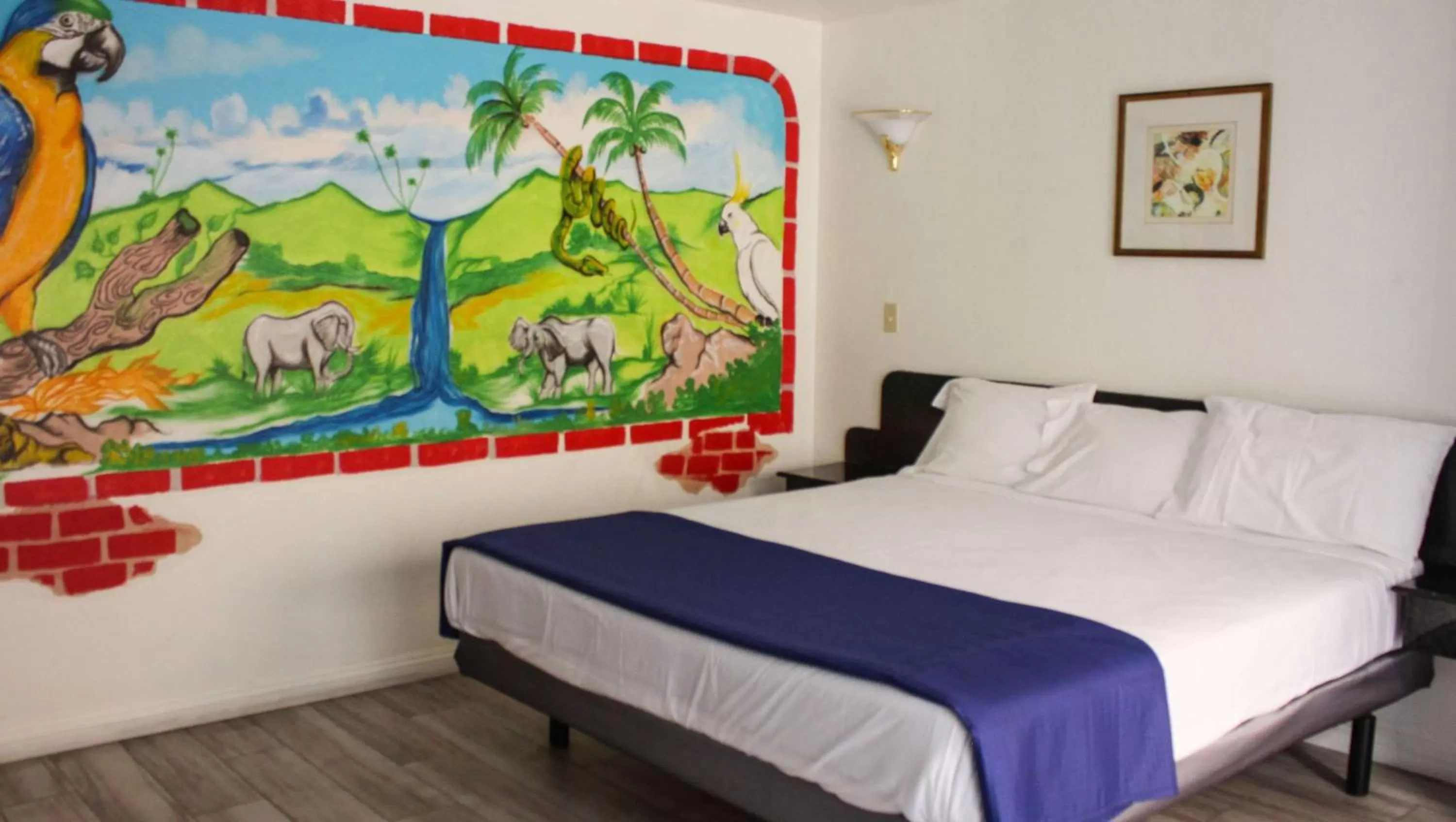 Photo of the whole room, Bed in Motel 6 Glendale CA Pasadena Burbank Los Angeles