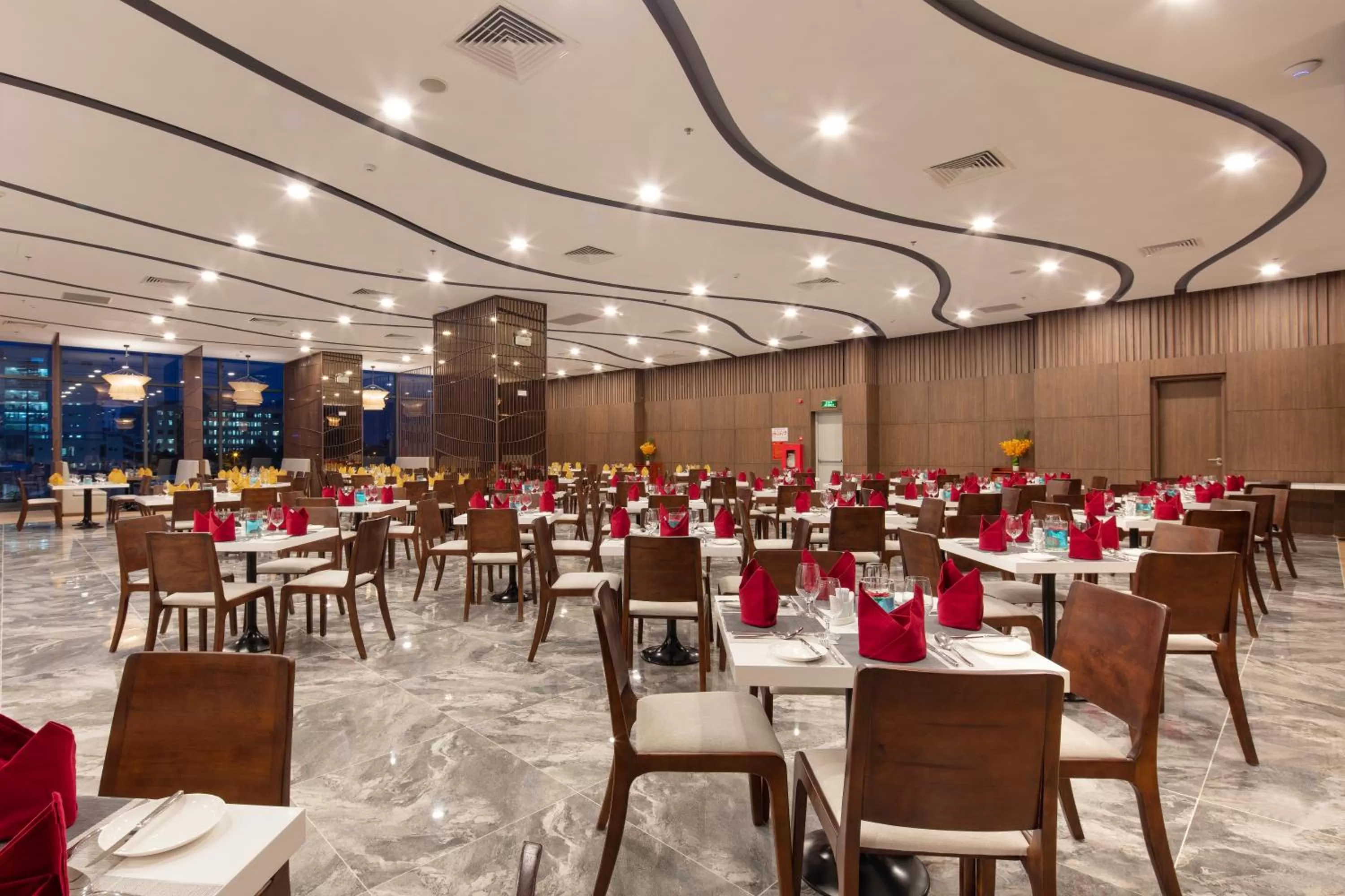 Restaurant/places to eat in DQua Hotel