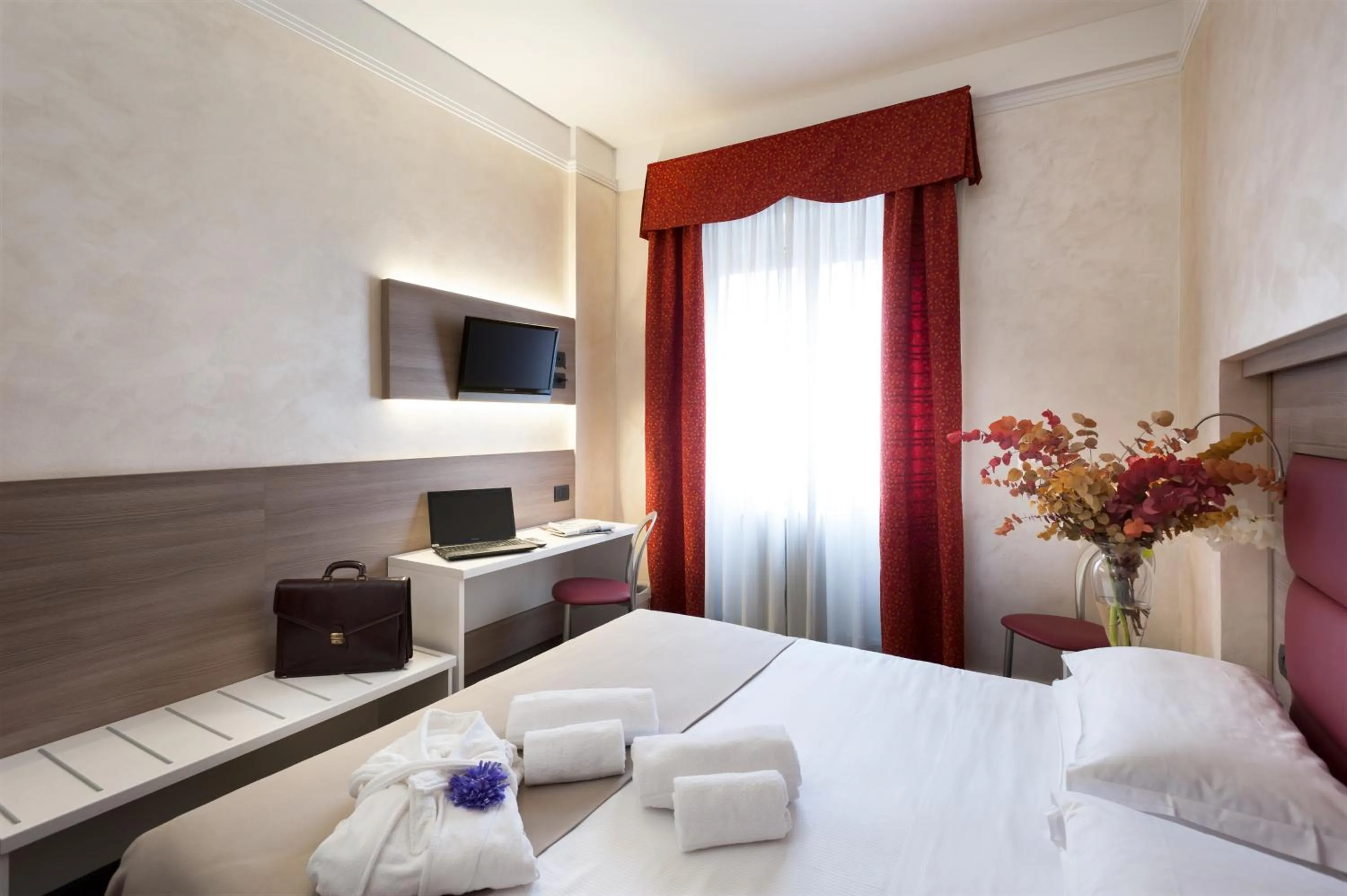 Photo of the whole room, Bed in Hotel Gamma