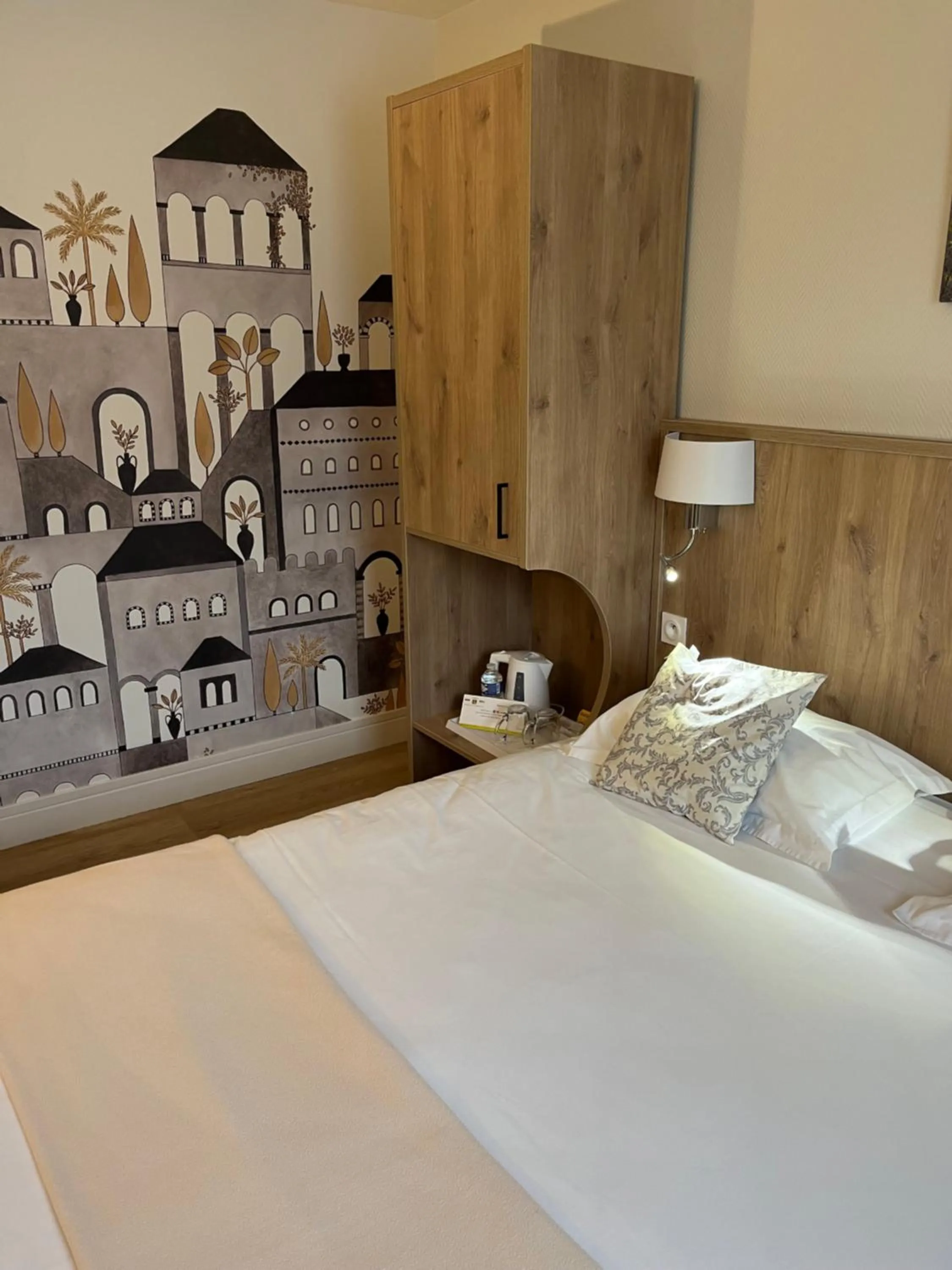 Bed in Logis Hôtel Restaurant Du Lion D'argent Et Des Tanneries