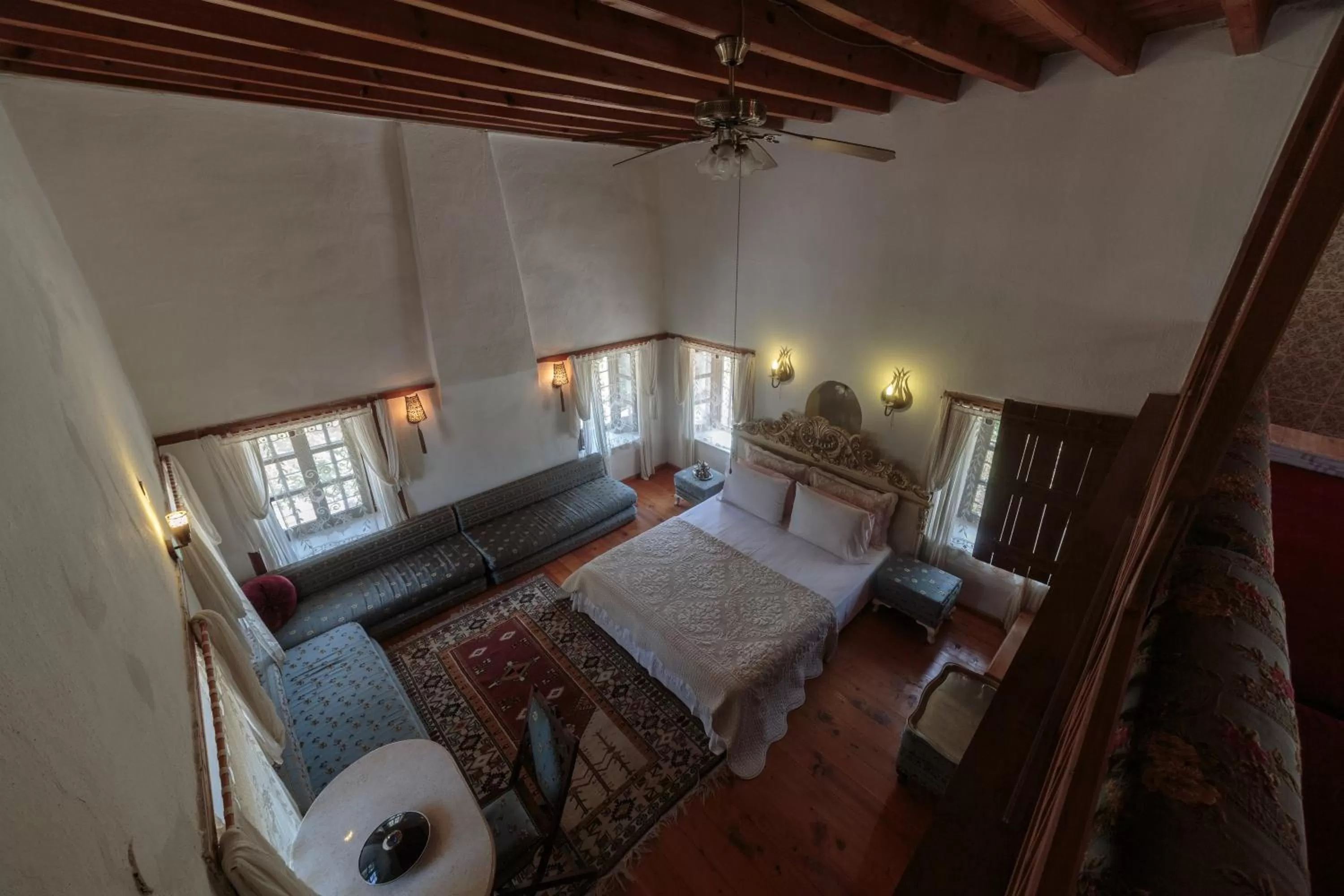 Photo of the whole room, Dining Area in Ha La Bodrum