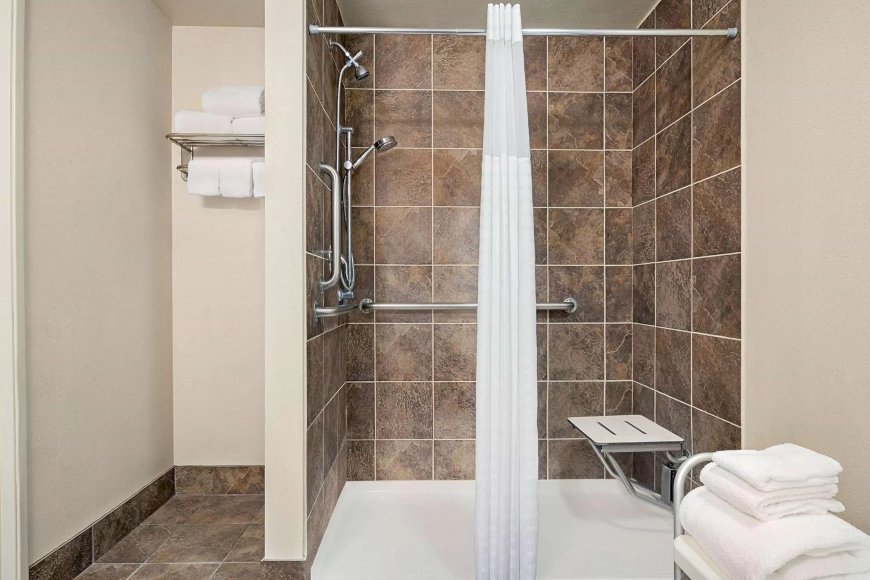 TV and multimedia in Baymont by Wyndham Elko