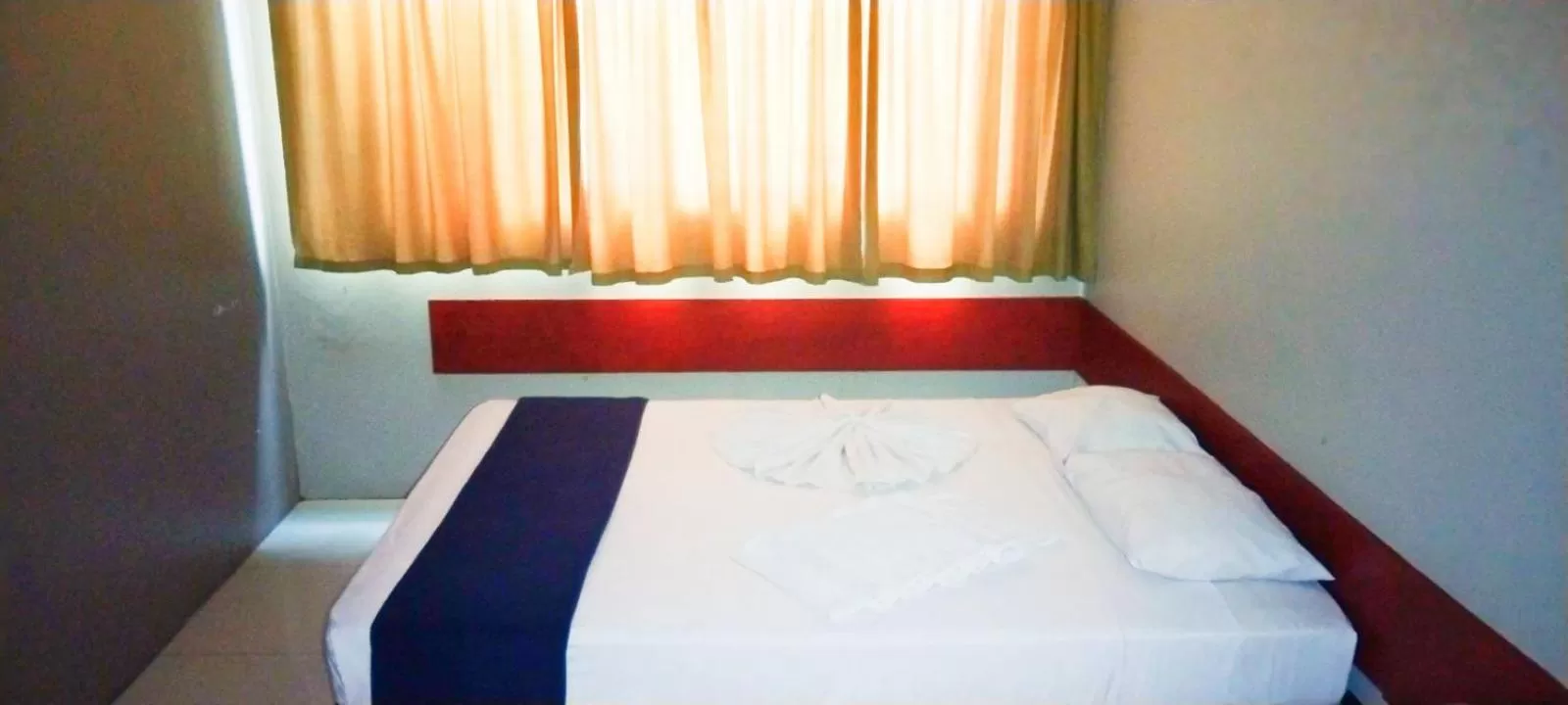 Bed in Sunseekers Outrigger Hotel