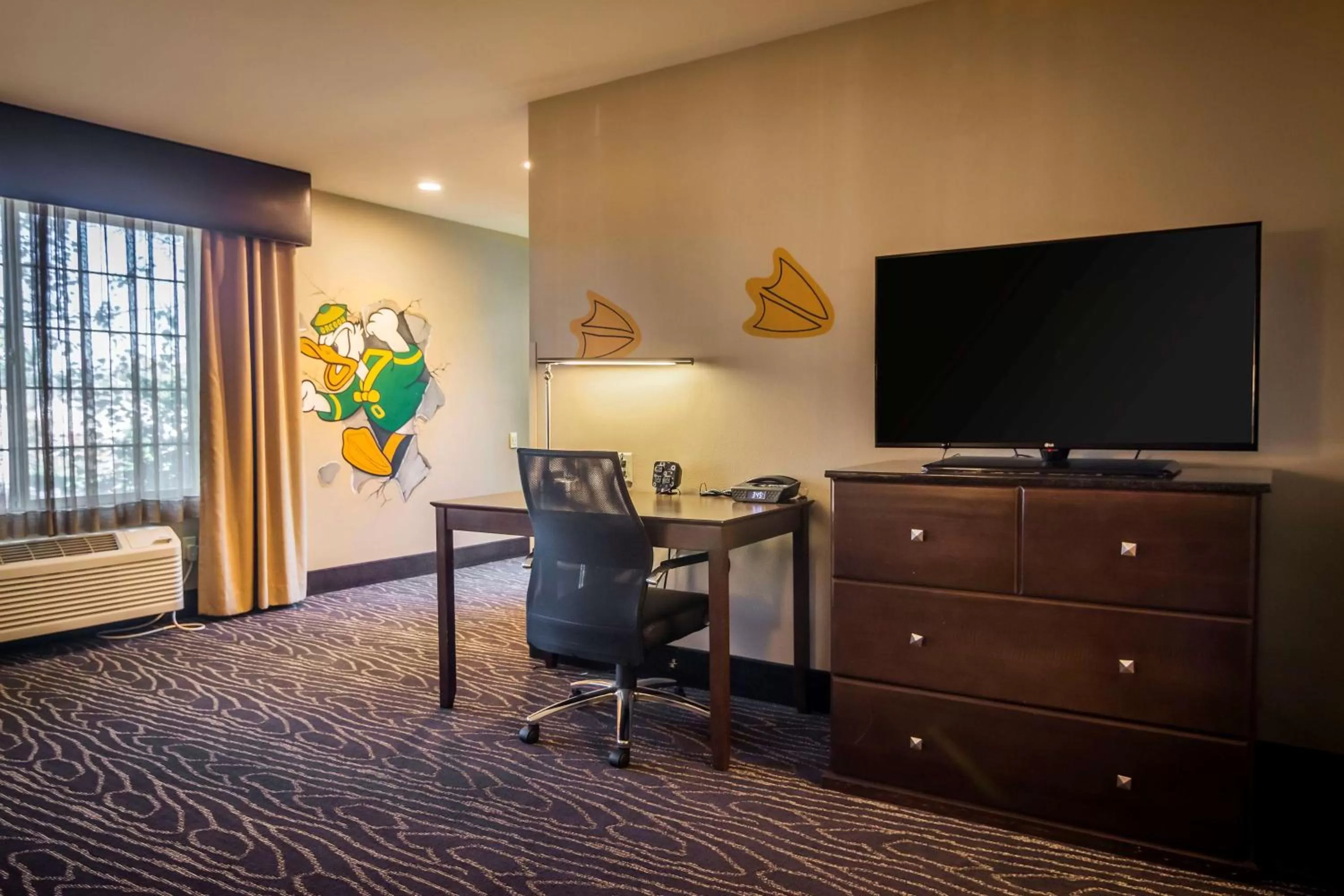 Photo of the whole room in La Quinta by Wyndham Eugene