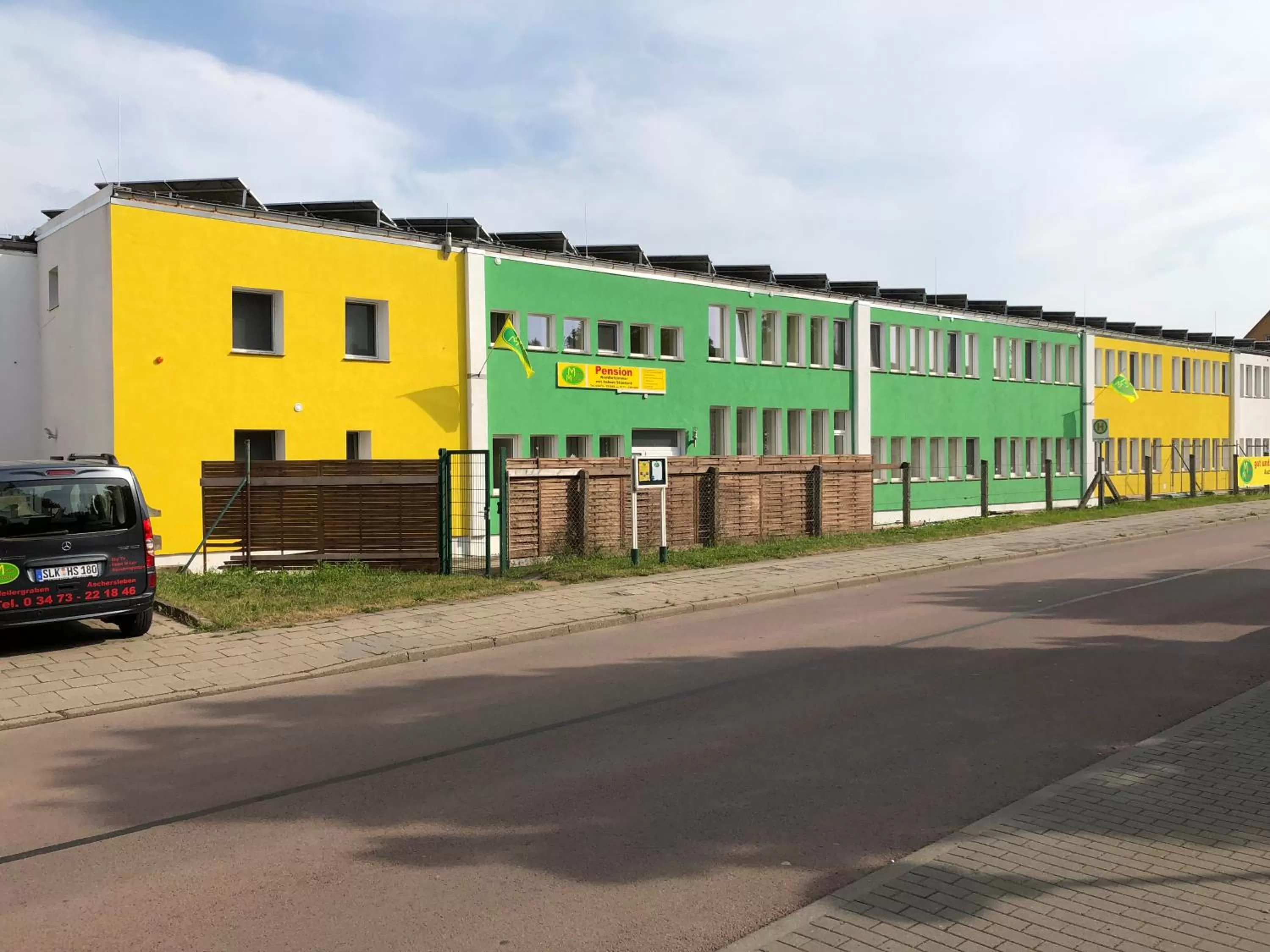 Facade/entrance in Motel Monteur