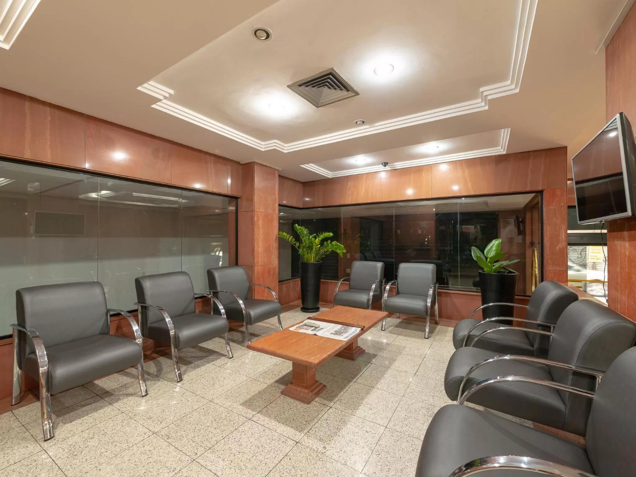 Communal lounge/ TV room in Real Castilha Hotel