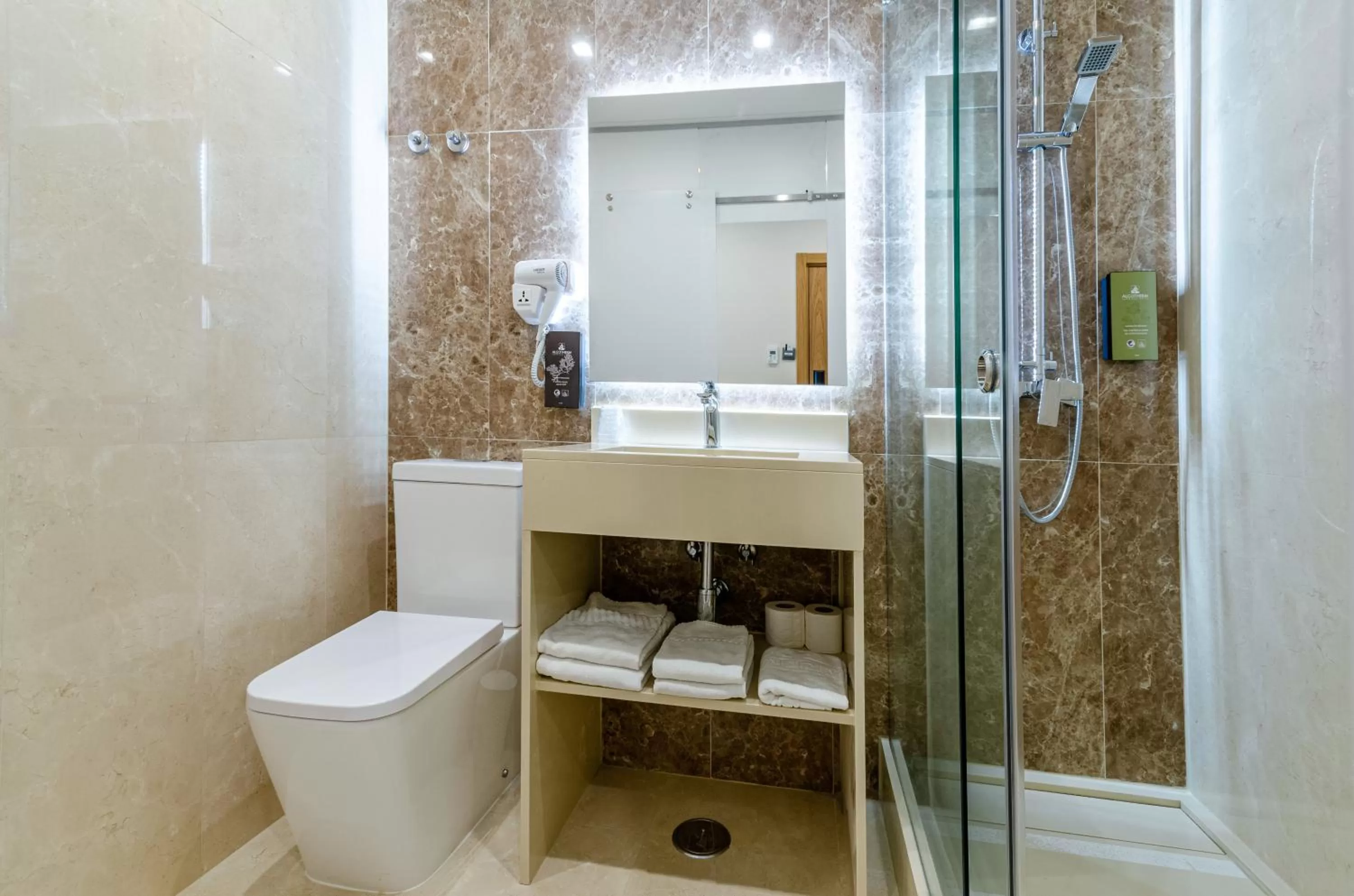 Shower in Hotel Avenida Park