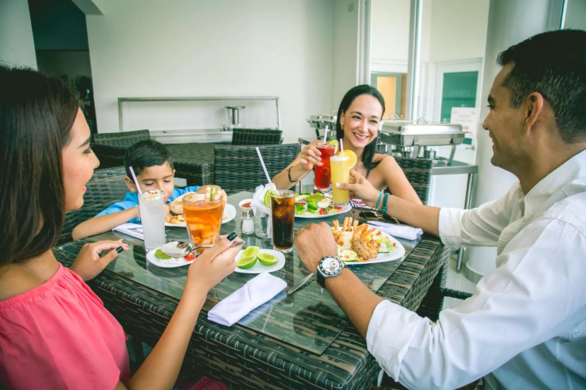 Restaurant/places to eat in Luxury Hotel Inn