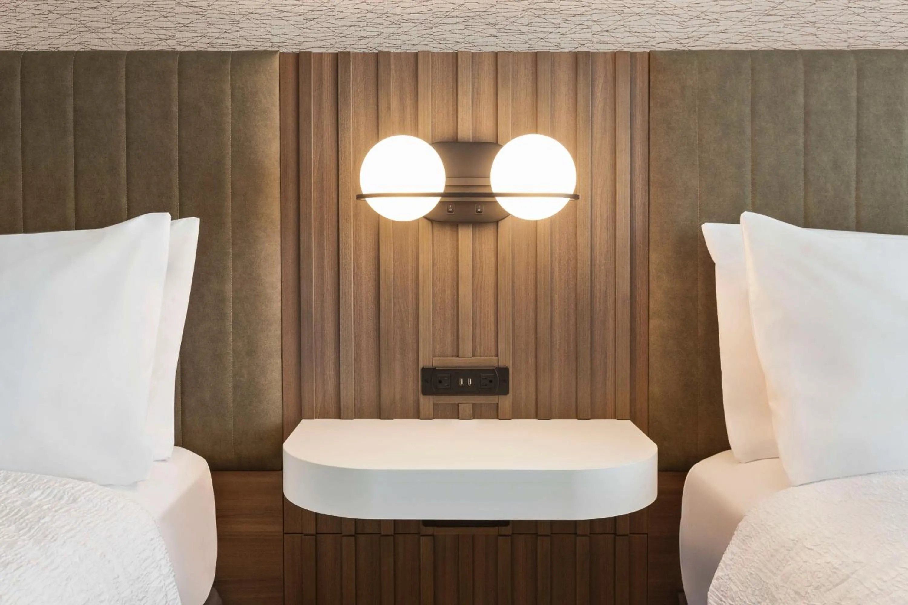 Bed in Hampton Inn Stockton, Ca