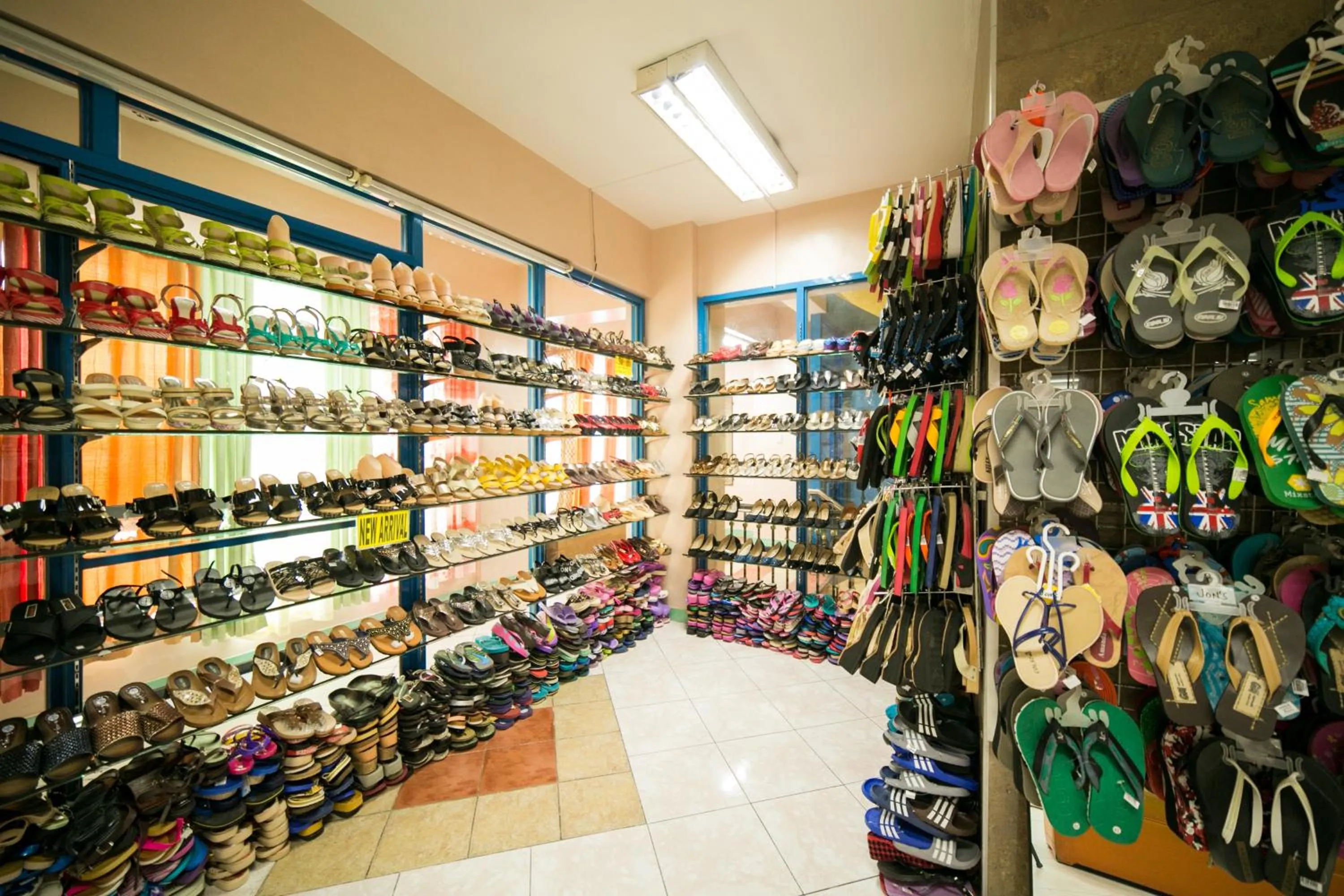 On-site shops in 950 Condotel