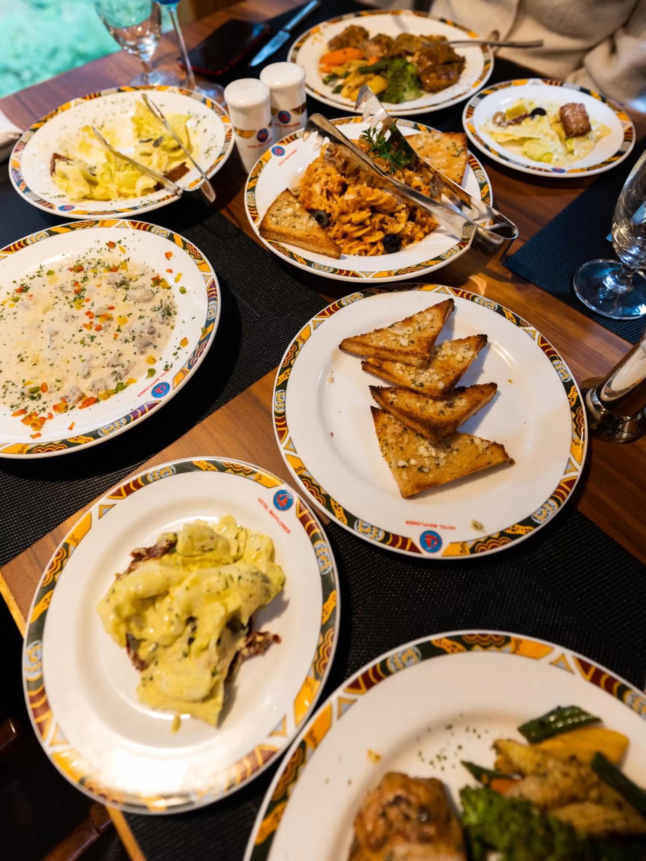 Food and drinks in Hotel Negi's Mayflower A heritage Since 1965